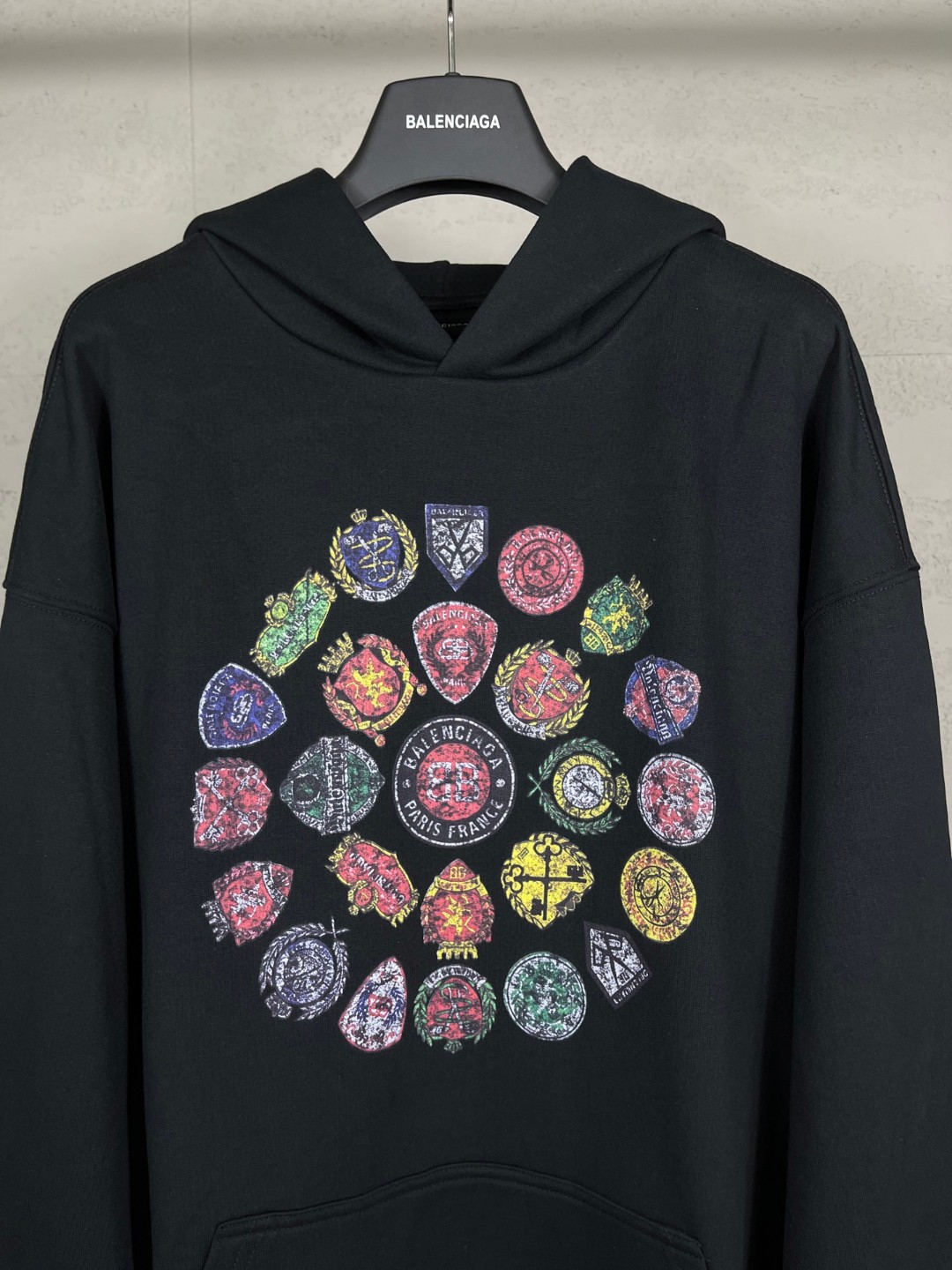 Balenciaga 巴黎世家 徽章图标字母logo电脑直喷印花连帽卫衣 外套 长袖 黑色 B0 767877TTVH51041