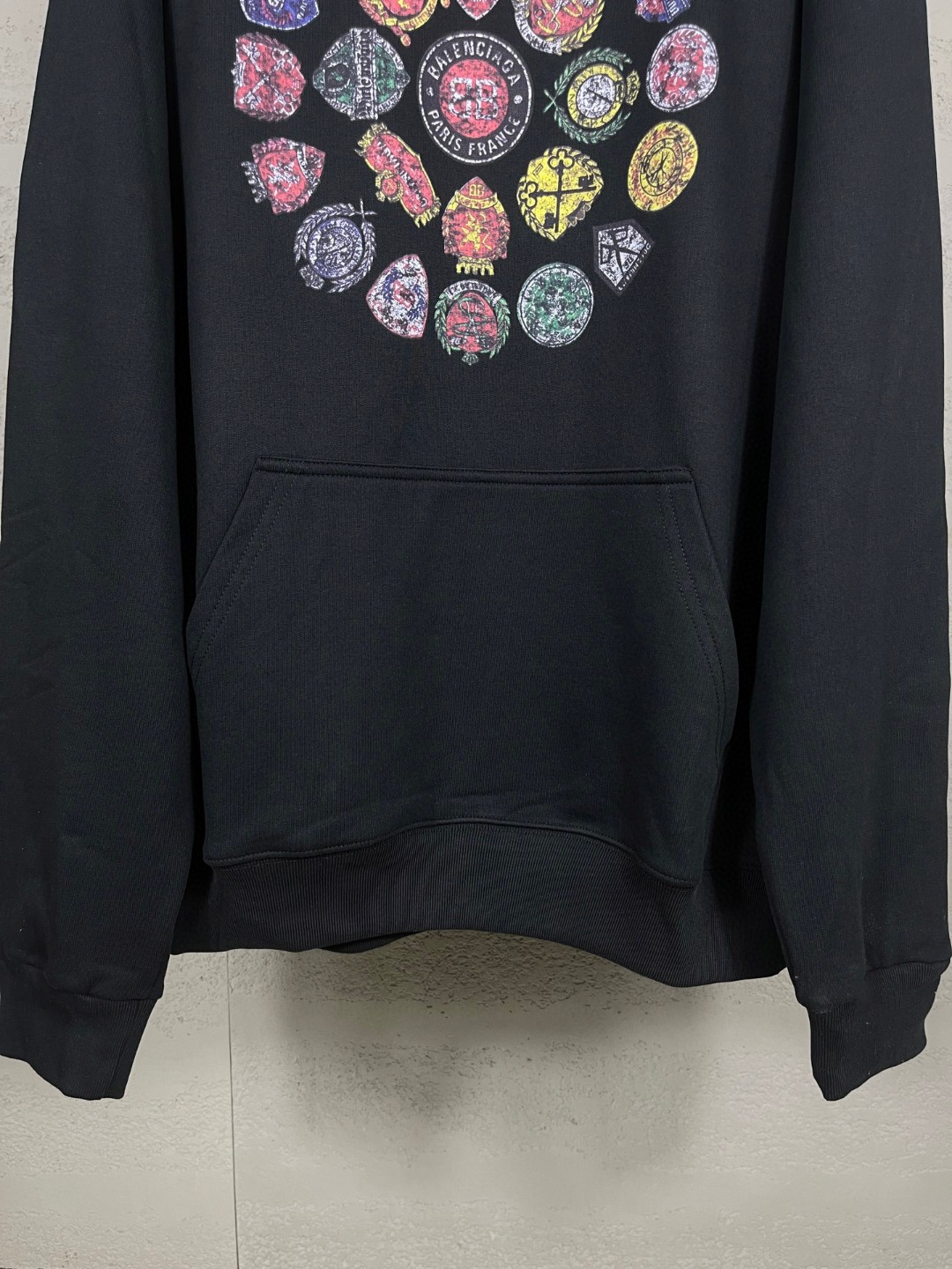 Balenciaga 巴黎世家 徽章图标字母logo电脑直喷印花连帽卫衣 外套 长袖 黑色 B0 767877TTVH51041