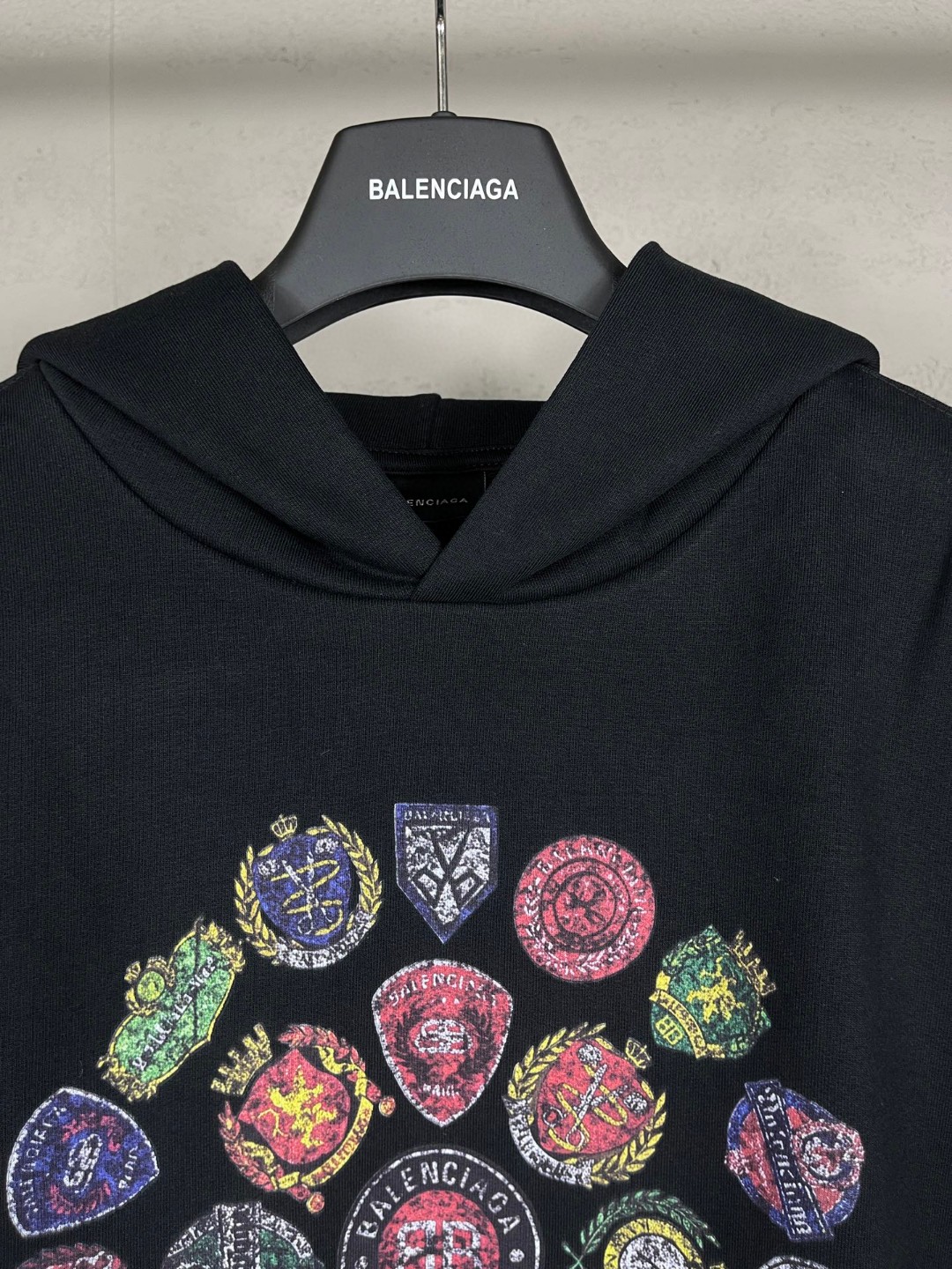 Balenciaga 巴黎世家 徽章图标字母logo电脑直喷印花连帽卫衣 外套 长袖 黑色 B0 767877TTVH51041