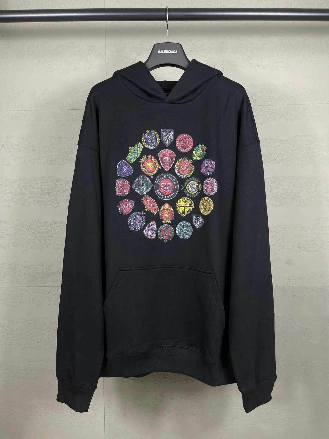 Balenciaga 巴黎世家 徽章图标字母logo电脑直喷印花连帽卫衣 外套 长袖 黑色 B0 767877TTVH51041