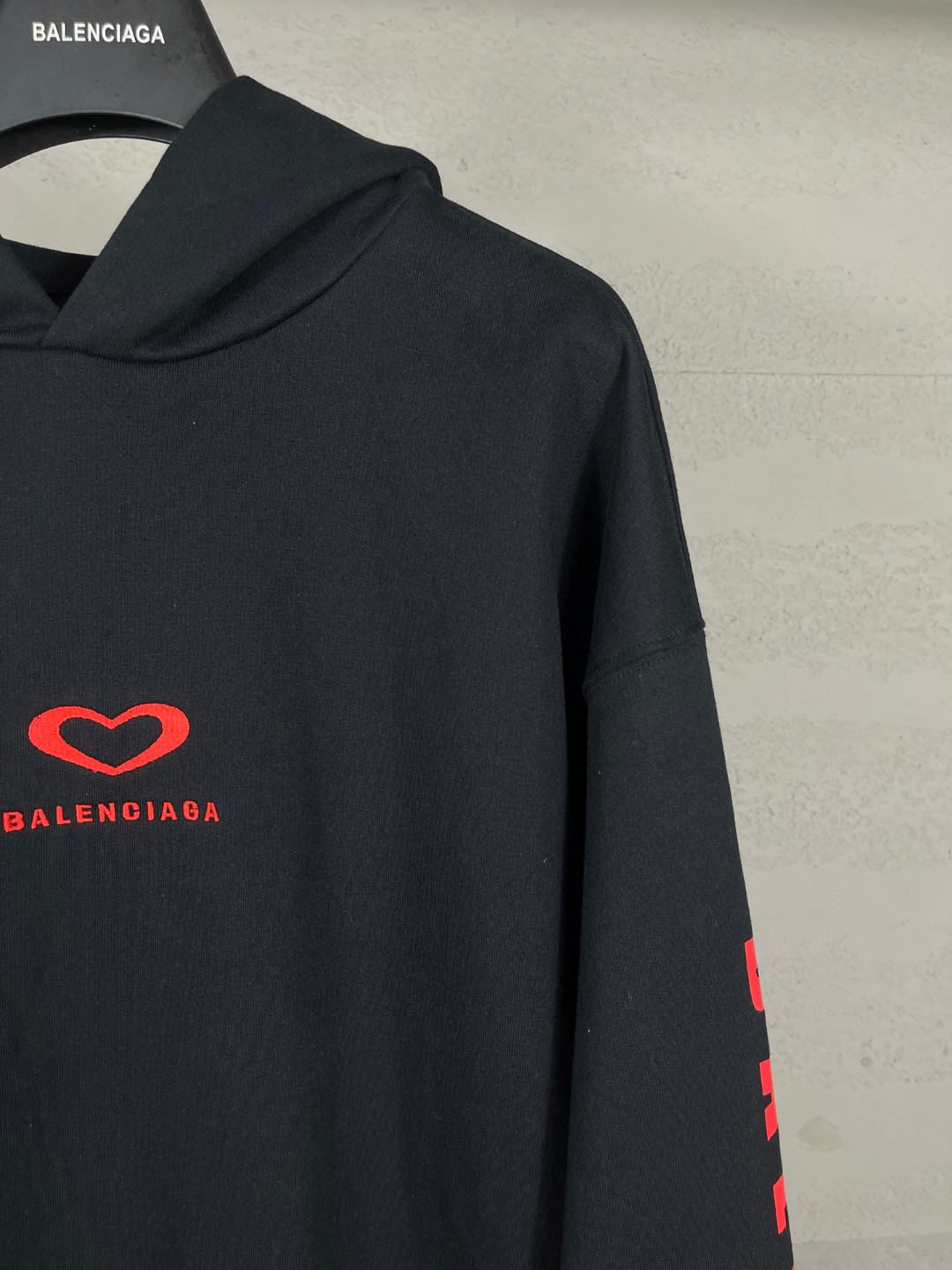 Balenciaga 巴黎世家 情人节限定 爱心logo刺绣连帽卫衣 外套 长袖 黑色 B0 