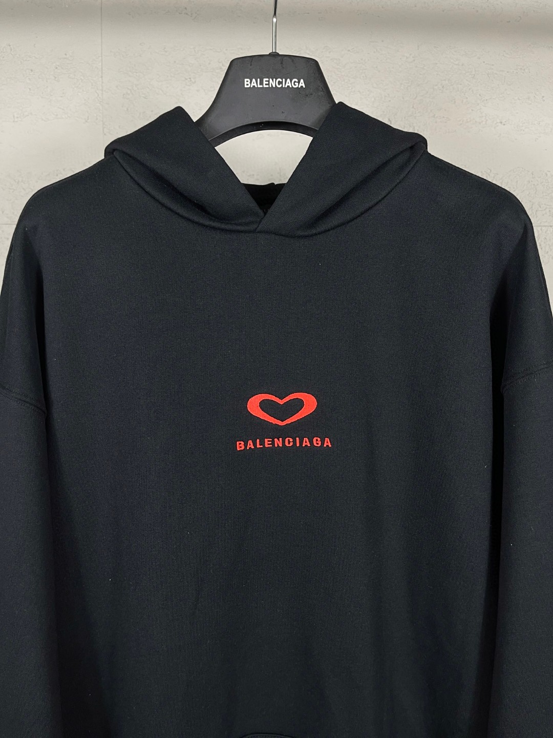 Balenciaga 巴黎世家 情人节限定 爱心logo刺绣连帽卫衣 外套 长袖 黑色 B0 