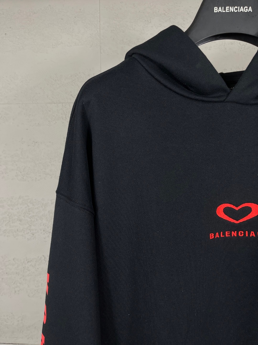 Balenciaga 巴黎世家 情人节限定 爱心logo刺绣连帽卫衣 外套 长袖 黑色 B0 