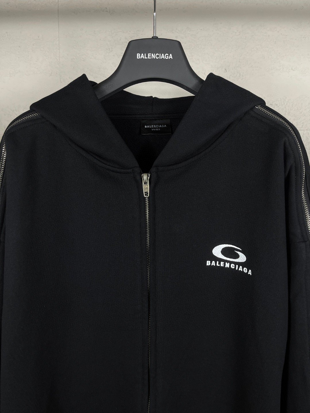 Balenciaga 巴黎世家 肩袖拼色拉链 胸口刺绣logo拉链连帽卫衣 外套 长袖 黑色 B0 