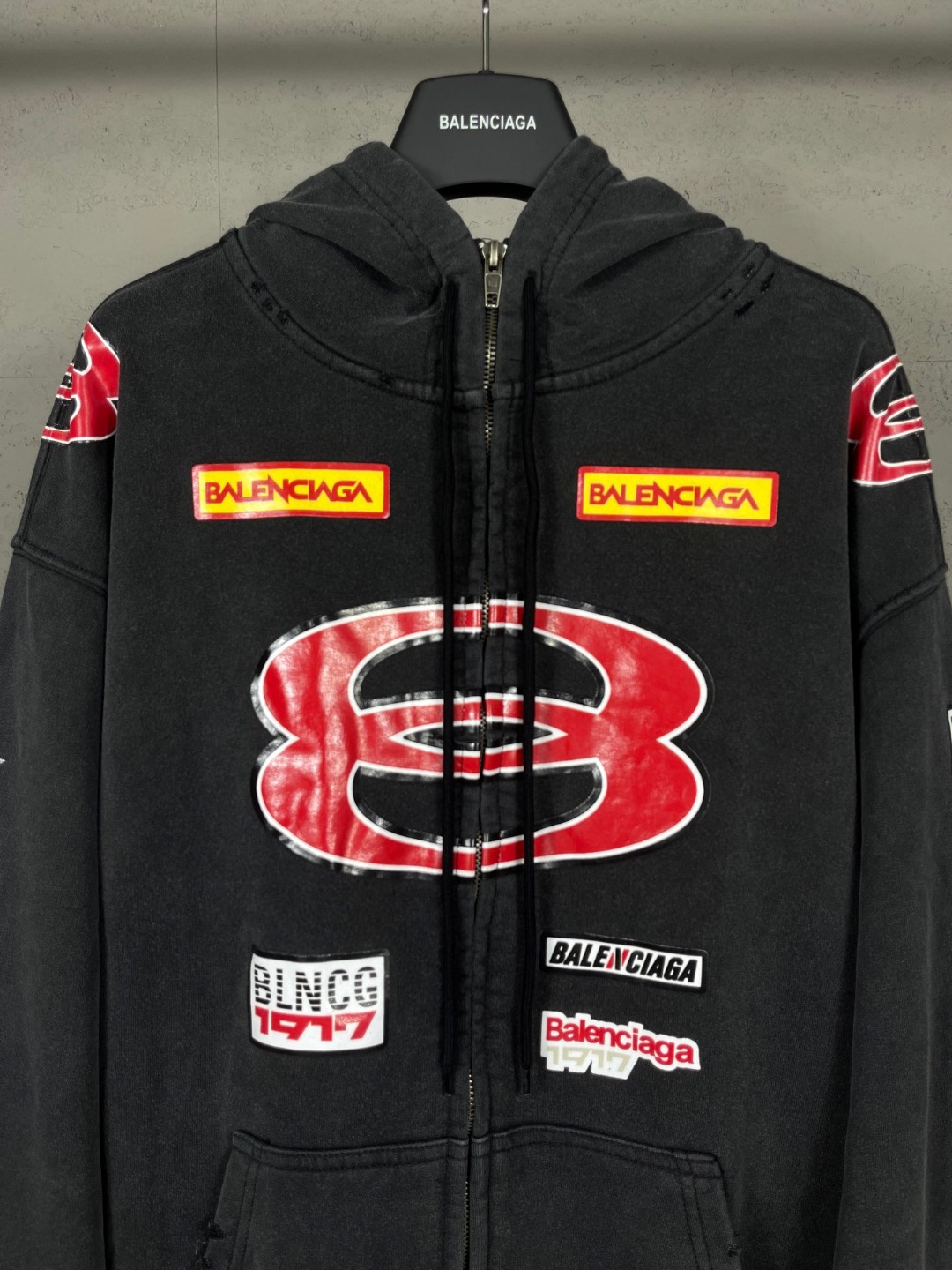 Balenciaga 巴黎世家 双环logo组合赛车服系列印花洗水做旧拉链连帽卫衣 外套 长袖 黑色 B0 826162TSVE11041