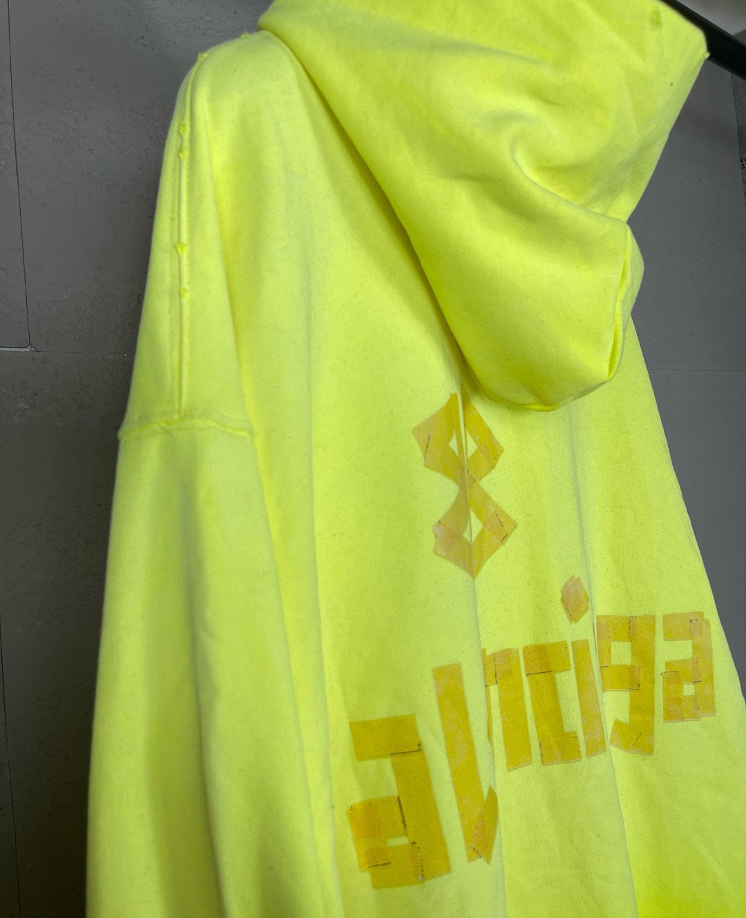 Balenciaga 巴黎世家 胶带直喷印花连帽卫衣 外套 长袖 黄色 B0 744441TOVB17204