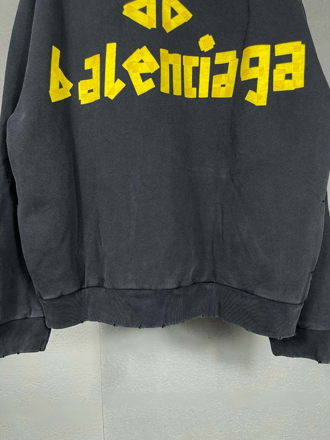 Balenciaga 巴黎世家 胶带直喷印花连帽卫衣 外套 长袖 黑灰色 B0 744190TOVB11055