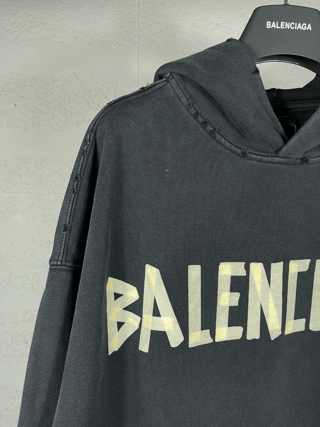Balenciaga 巴黎世家 胶带直喷印花连帽卫衣 外套 长袖 黑灰色 B0 744190TOVB11055