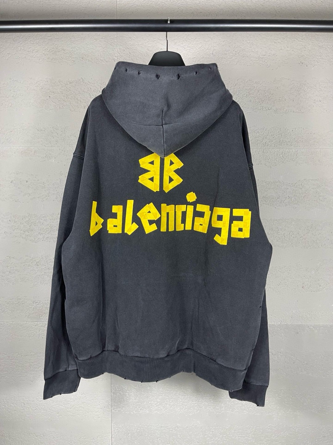 Balenciaga 巴黎世家 胶带直喷印花连帽卫衣 外套 长袖 黑灰色 B0 744190TOVB11055