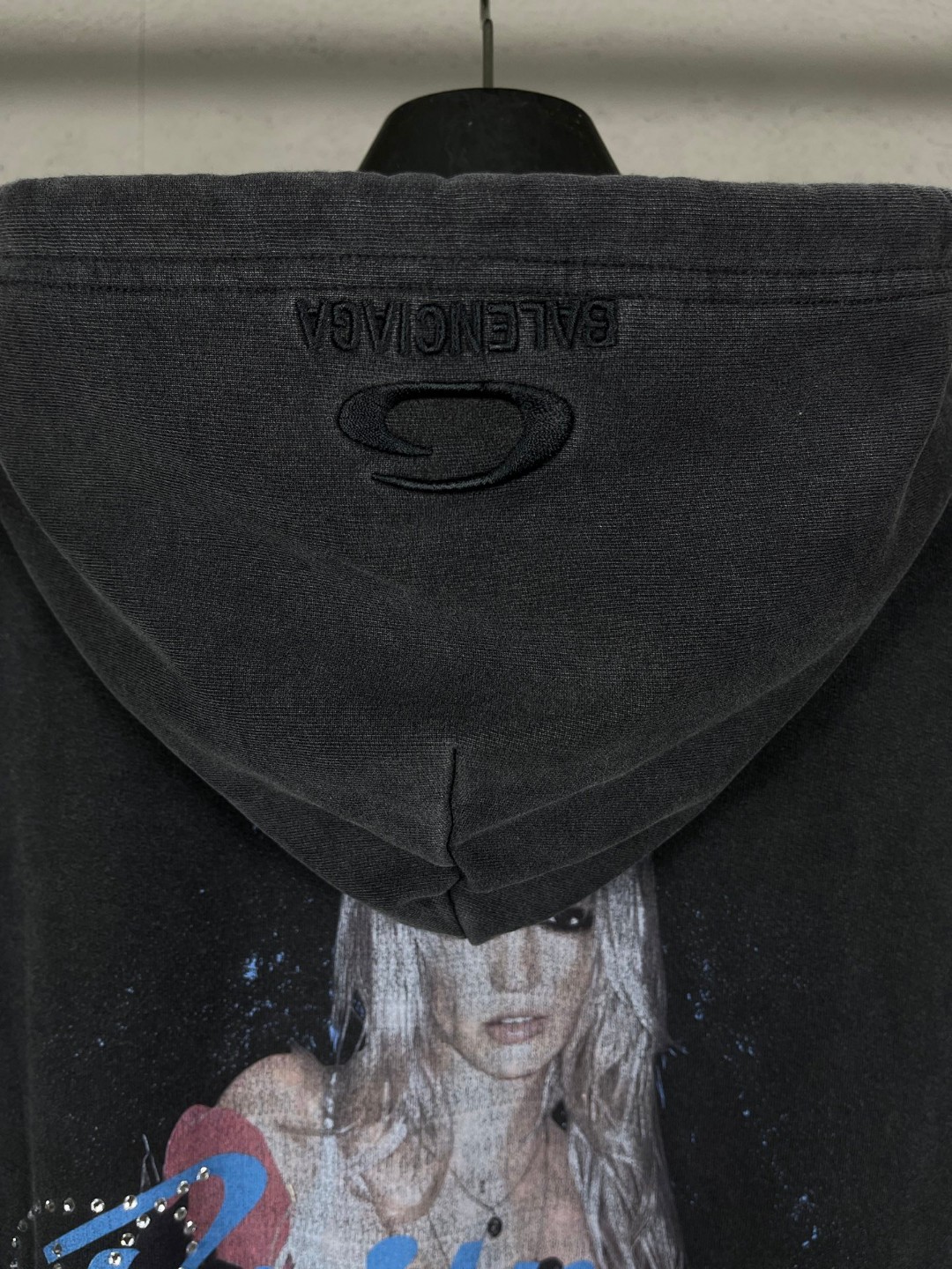 Balenciaga 巴黎世家 布兰妮人像限量版音乐合作系列 洗水做旧拉链连帽卫衣 外套 长袖 黑色 B0 850338TTVJ31041