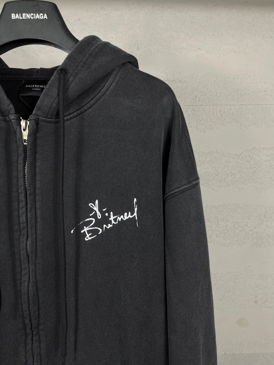 Balenciaga 巴黎世家 布兰妮人像限量版音乐合作系列 洗水做旧拉链连帽卫衣 外套 长袖 黑色 B0 850338TTVJ31041