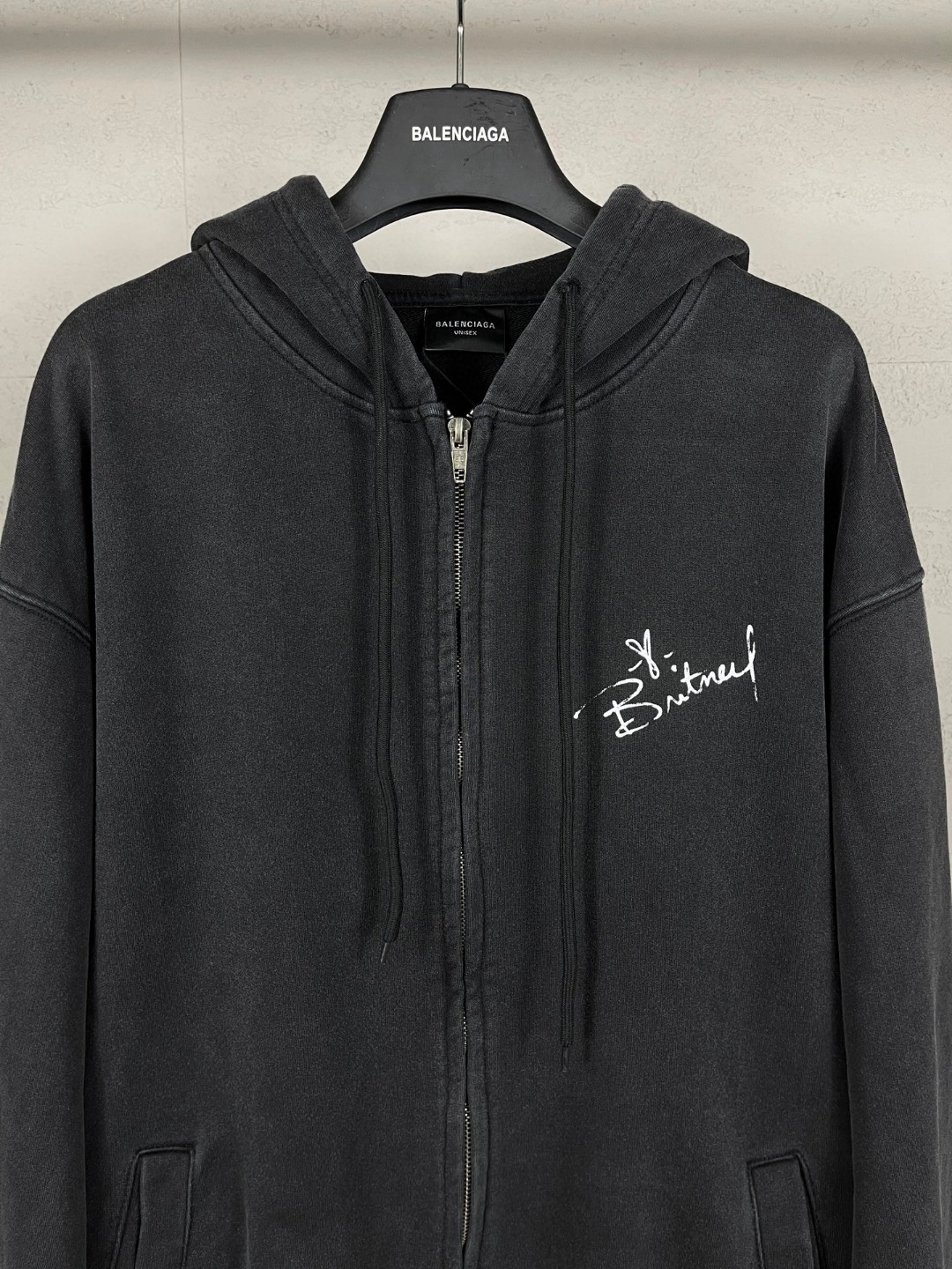 Balenciaga 巴黎世家 布兰妮人像限量版音乐合作系列 洗水做旧拉链连帽卫衣 外套 长袖 黑色 B0 850338TTVJ31041