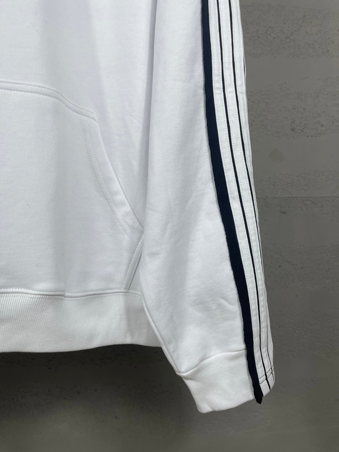 Balenciaga 巴黎世家 肩袖拼色胸口刺绣双环logo连帽卫衣 外套 长袖 白色 B0 829685TSVH19081