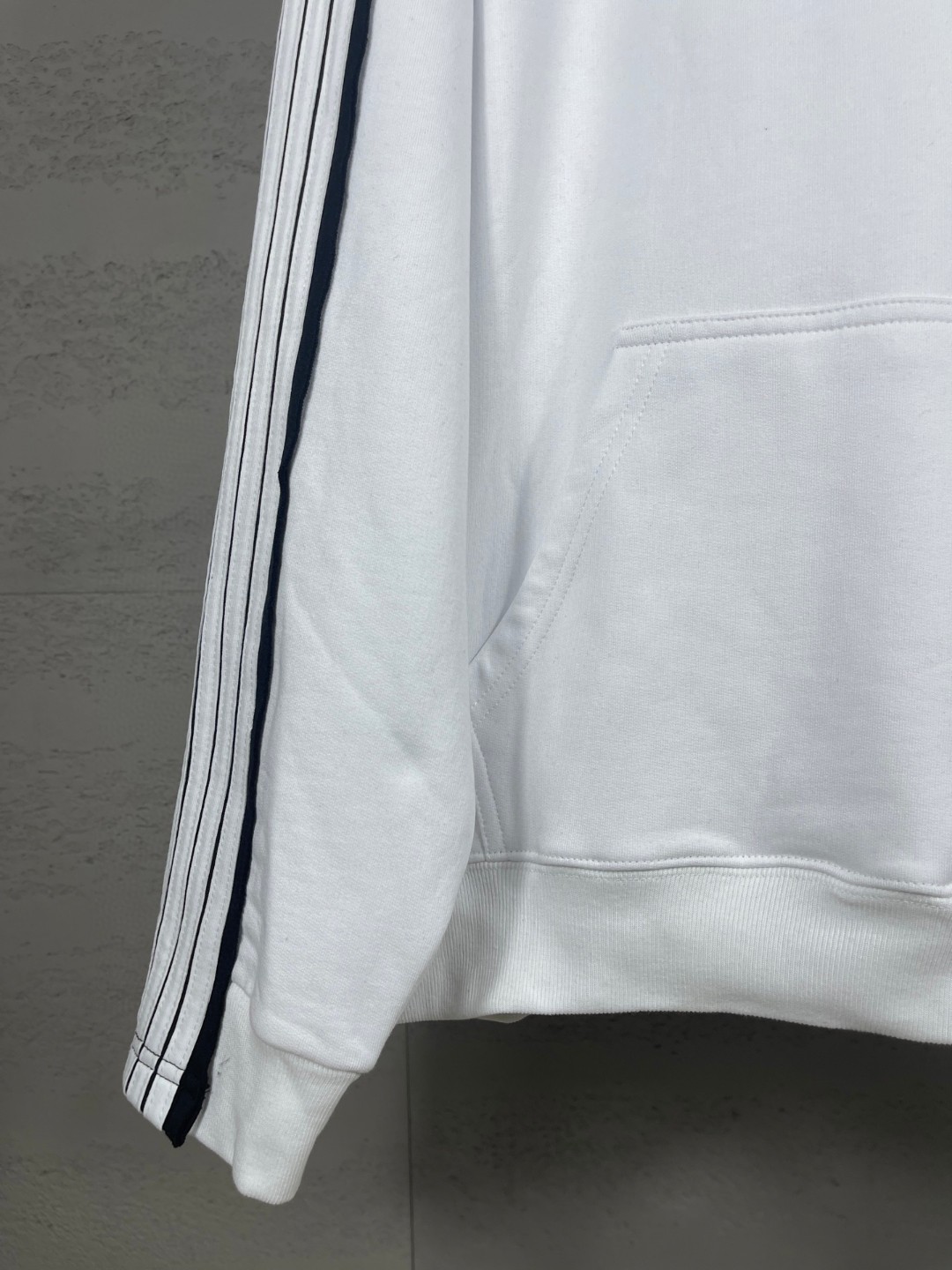 Balenciaga 巴黎世家 肩袖拼色胸口刺绣双环logo连帽卫衣 外套 长袖 白色 B0 829685TSVH19081