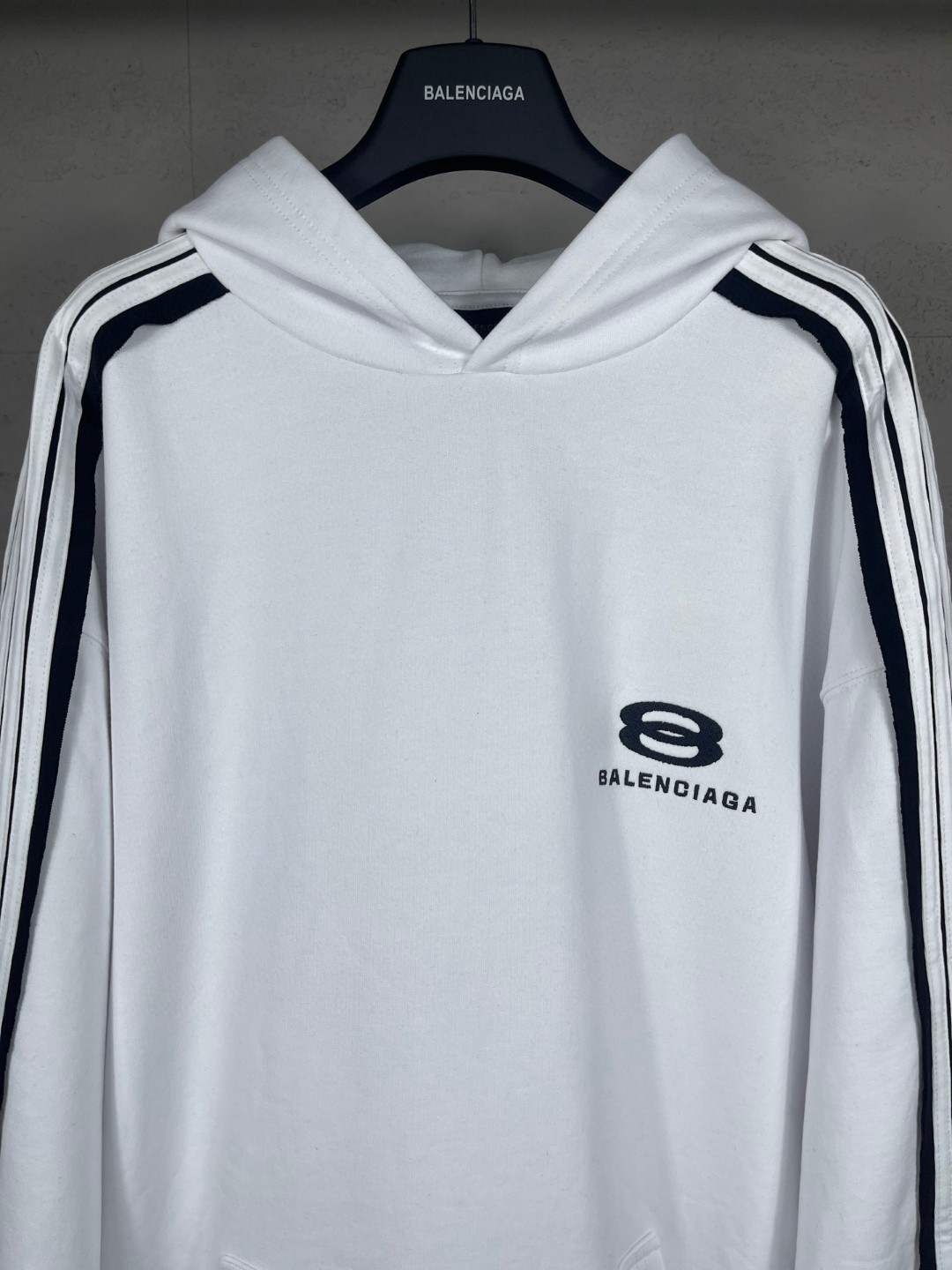 Balenciaga 巴黎世家 肩袖拼色胸口刺绣双环logo连帽卫衣 外套 长袖 白色 B0 829685TSVH19081