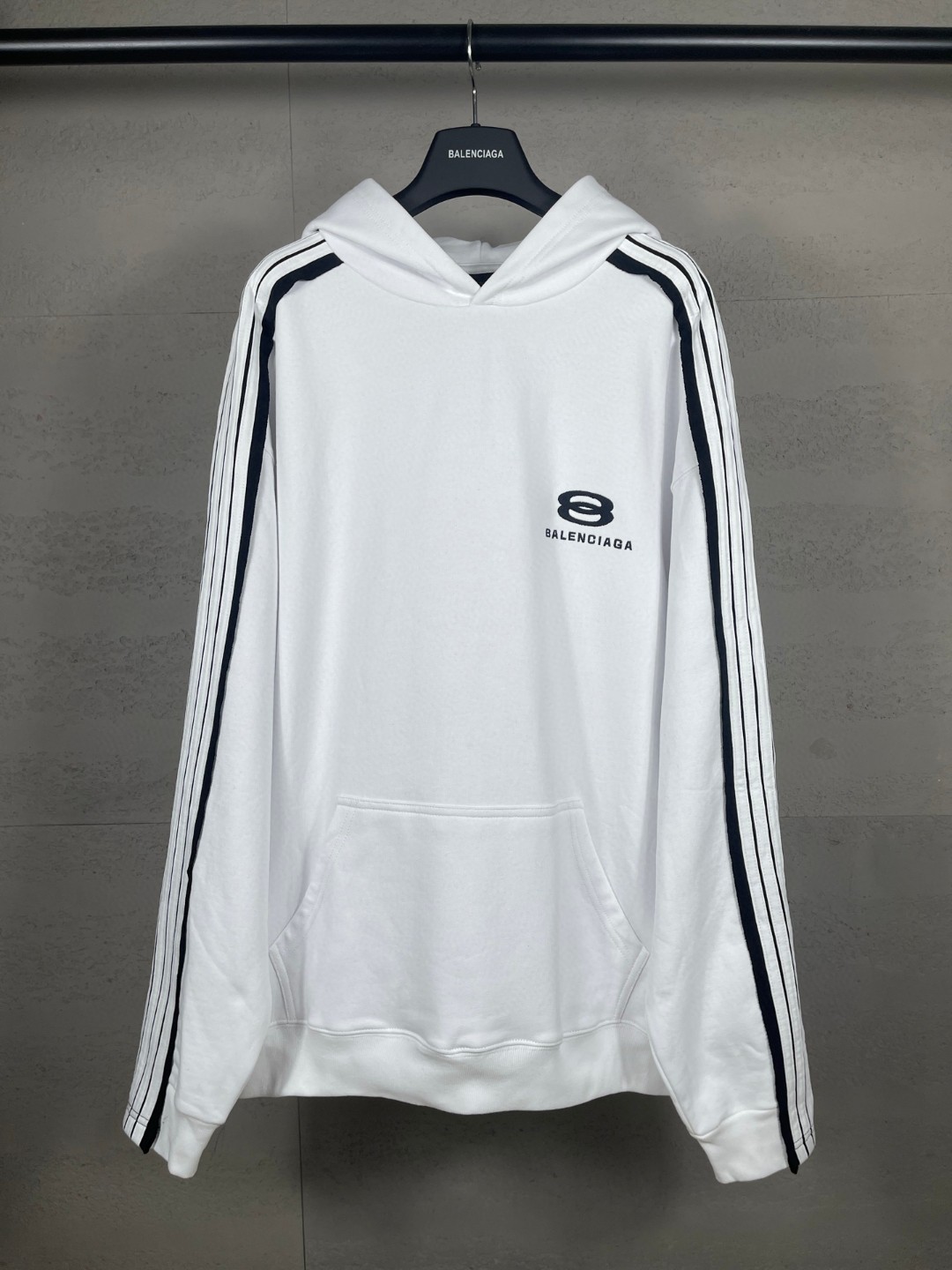 Balenciaga 巴黎世家 肩袖拼色胸口刺绣双环logo连帽卫衣 外套 长袖 白色 B0 829685TSVH19081