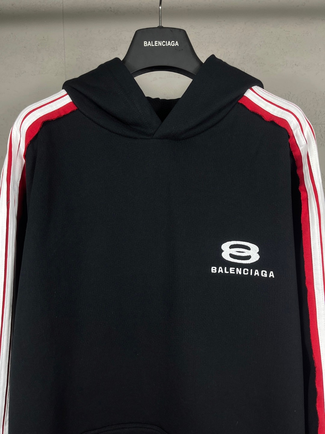 Balenciaga 巴黎世家 肩袖拼色胸口刺绣双环logo连帽卫衣 外套 长袖 黑色 B0 829685TSVH11569