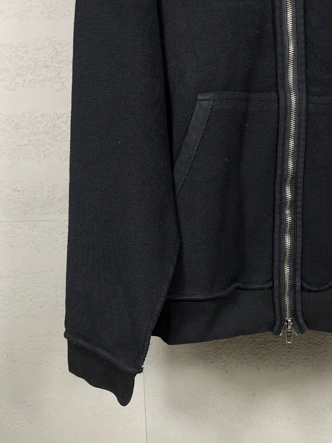 Balenciaga 巴黎世家 经典logo反面刺绣洗水做旧磨烂拉链连帽卫衣 外套 长袖 黑色 B0 808339TRVF31055