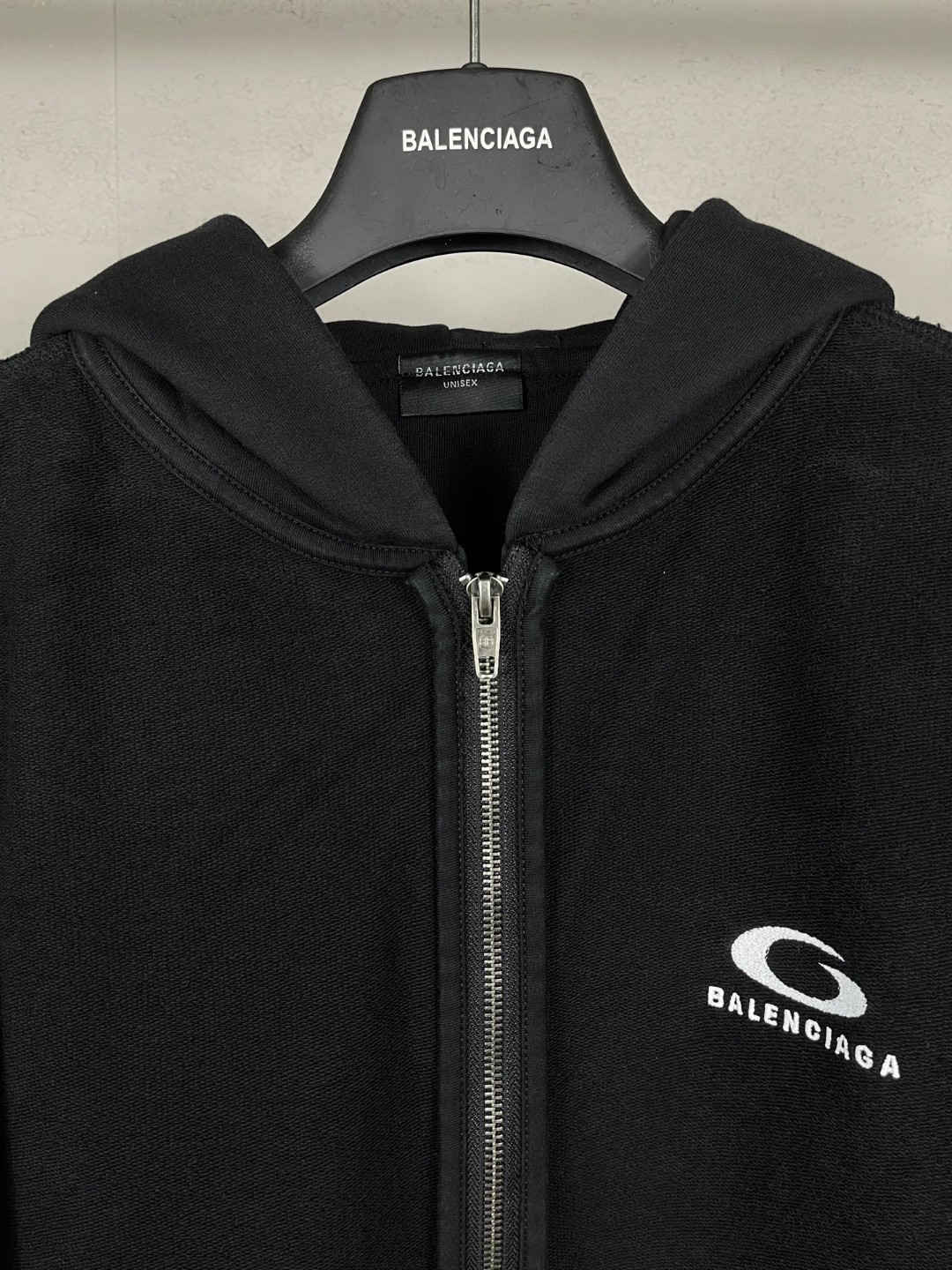 Balenciaga 巴黎世家 经典logo反面刺绣洗水做旧磨烂拉链连帽卫衣 外套 长袖 黑色 B0 808339TRVF31055