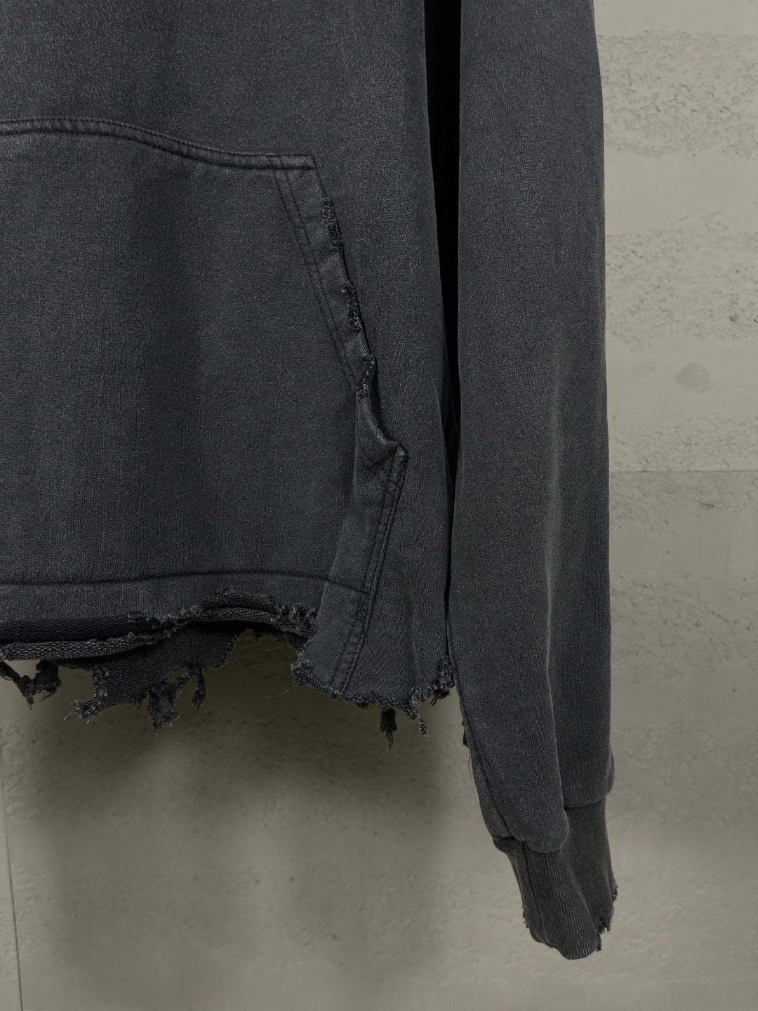 Balenciaga 巴黎世家 字母logo胸前贴布刺绣洗水磨烂拉链连帽卫衣 外套 长袖 黑色 B0 783397TSVA11041