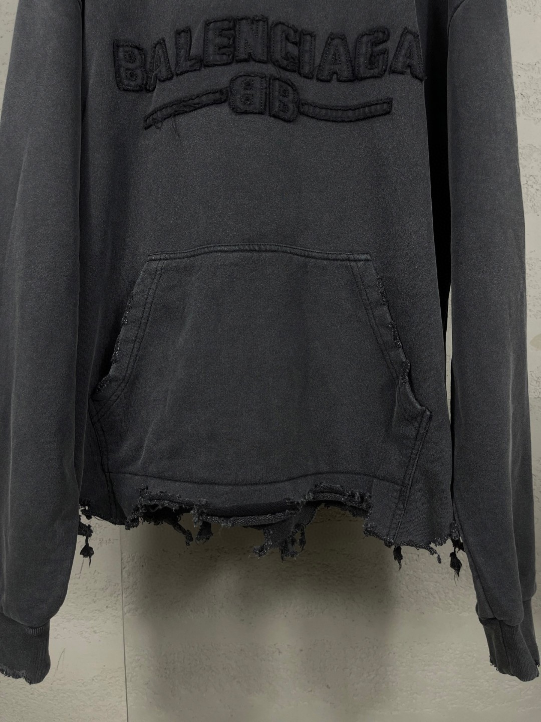 Balenciaga 巴黎世家 字母logo胸前贴布刺绣洗水磨烂拉链连帽卫衣 外套 长袖 黑色 B0 783397TSVA11041