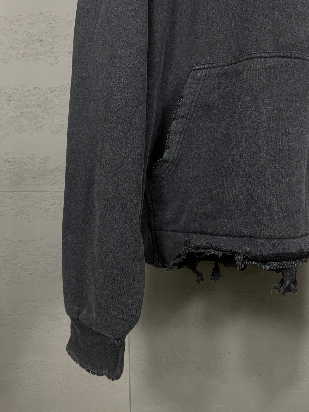 Balenciaga 巴黎世家 字母logo胸前贴布刺绣洗水磨烂拉链连帽卫衣 外套 长袖 黑色 B0 783397TSVA11041