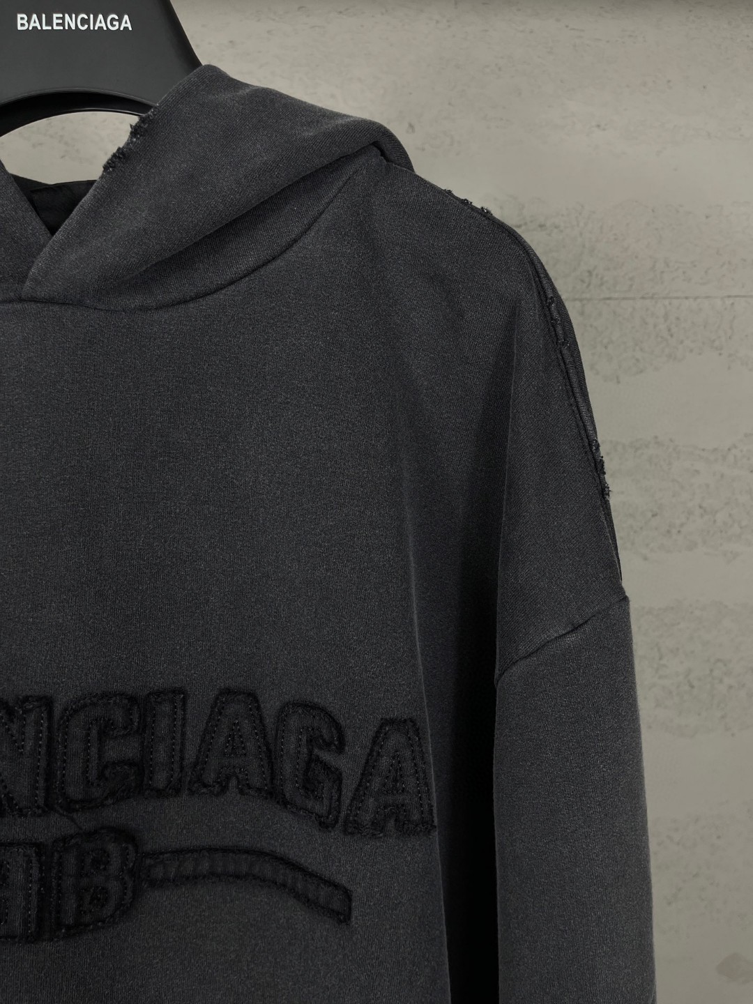 Balenciaga 巴黎世家 字母logo胸前贴布刺绣洗水磨烂拉链连帽卫衣 外套 长袖 黑色 B0 783397TSVA11041