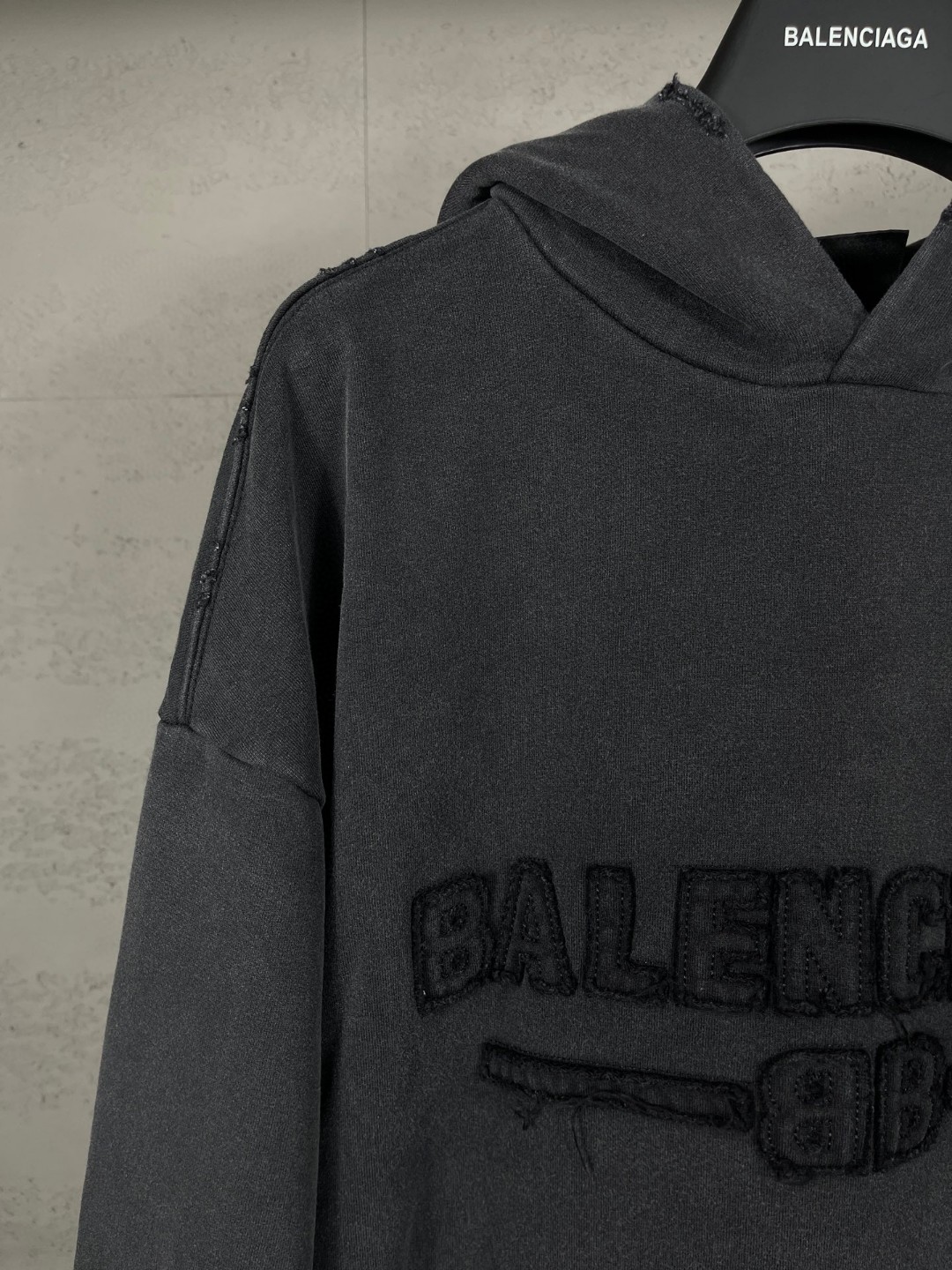 Balenciaga 巴黎世家 字母logo胸前贴布刺绣洗水磨烂拉链连帽卫衣 外套 长袖 黑色 B0 783397TSVA11041