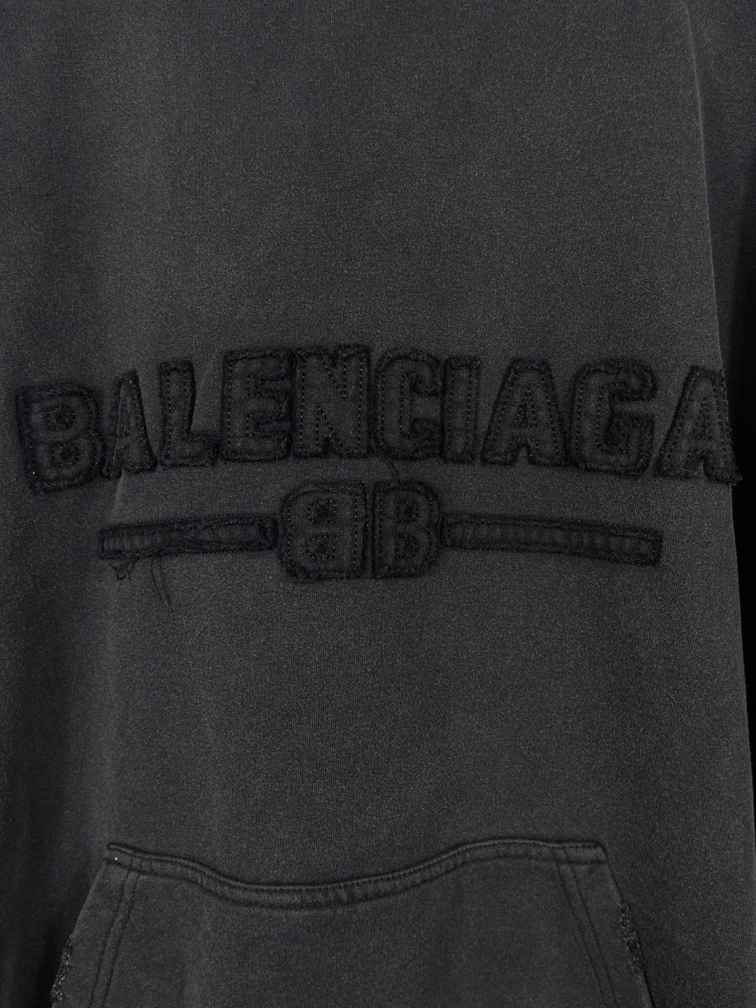 Balenciaga 巴黎世家 字母logo胸前贴布刺绣洗水磨烂拉链连帽卫衣 外套 长袖 黑色 B0 783397TSVA11041