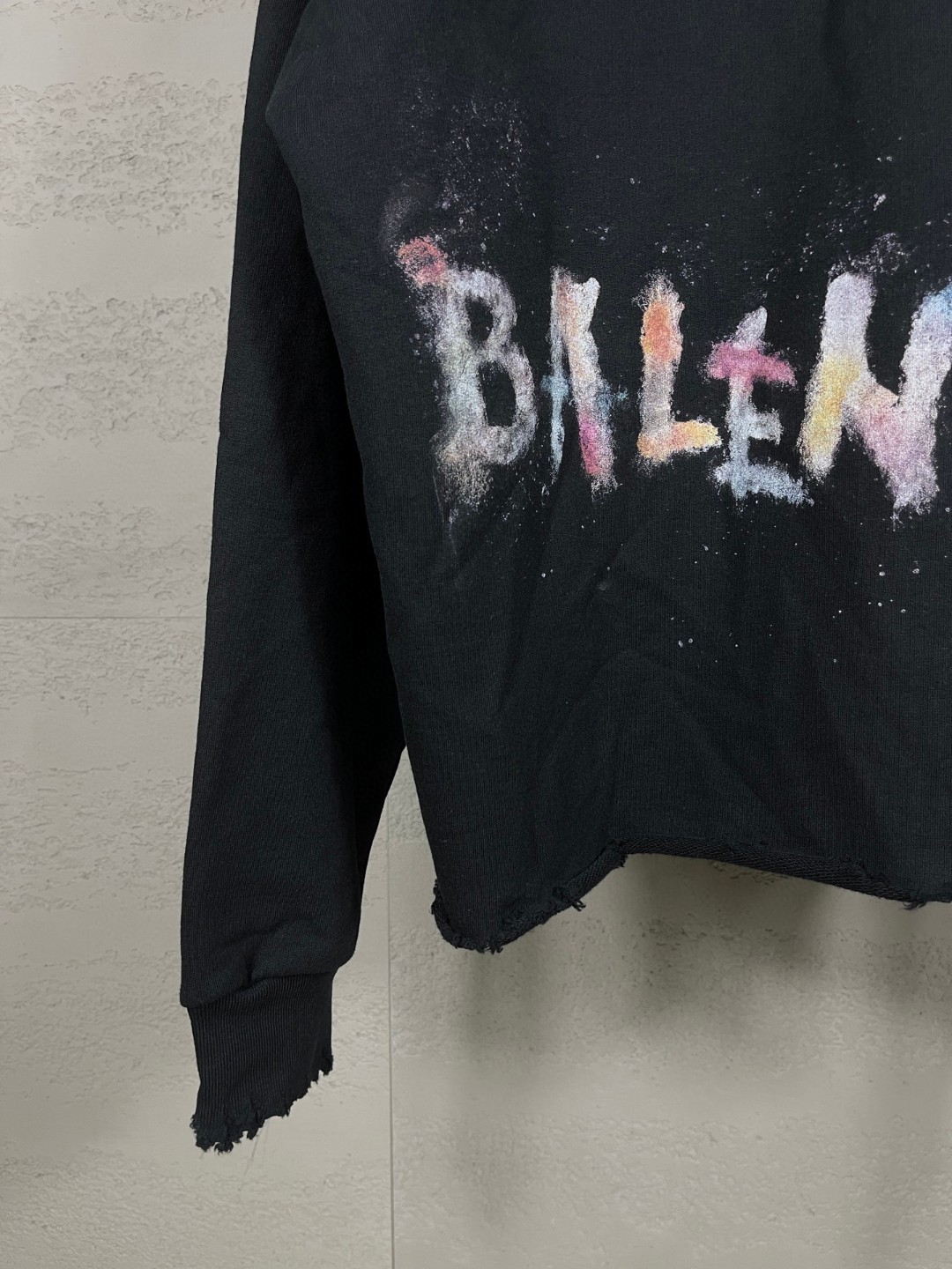 Balenciaga 巴黎世家 后面字母彩色手绘涂鸦洗水做旧磨烂连帽卫衣 外套 长袖 黑色 B0 783397TSVD41041