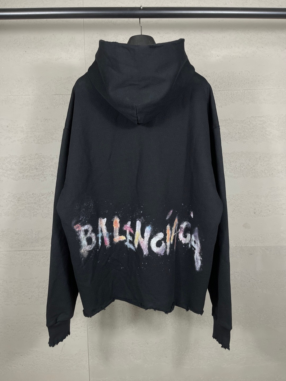 Balenciaga 巴黎世家 后面字母彩色手绘涂鸦洗水做旧磨烂连帽卫衣 外套 长袖 黑色 B0 783397TSVD41041