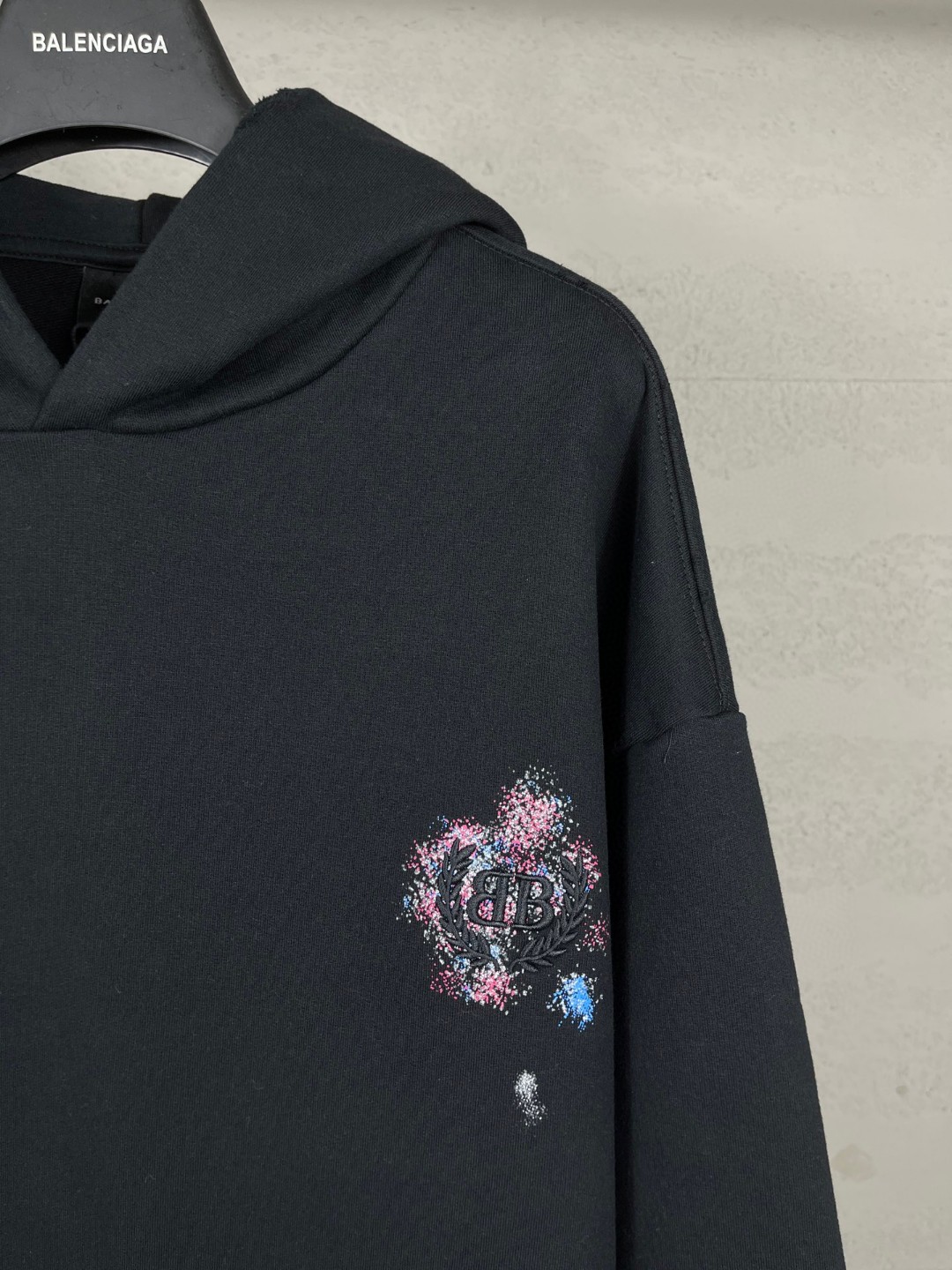 Balenciaga 巴黎世家 后面字母彩色手绘涂鸦洗水做旧磨烂连帽卫衣 外套 长袖 黑色 B0 783397TSVD41041