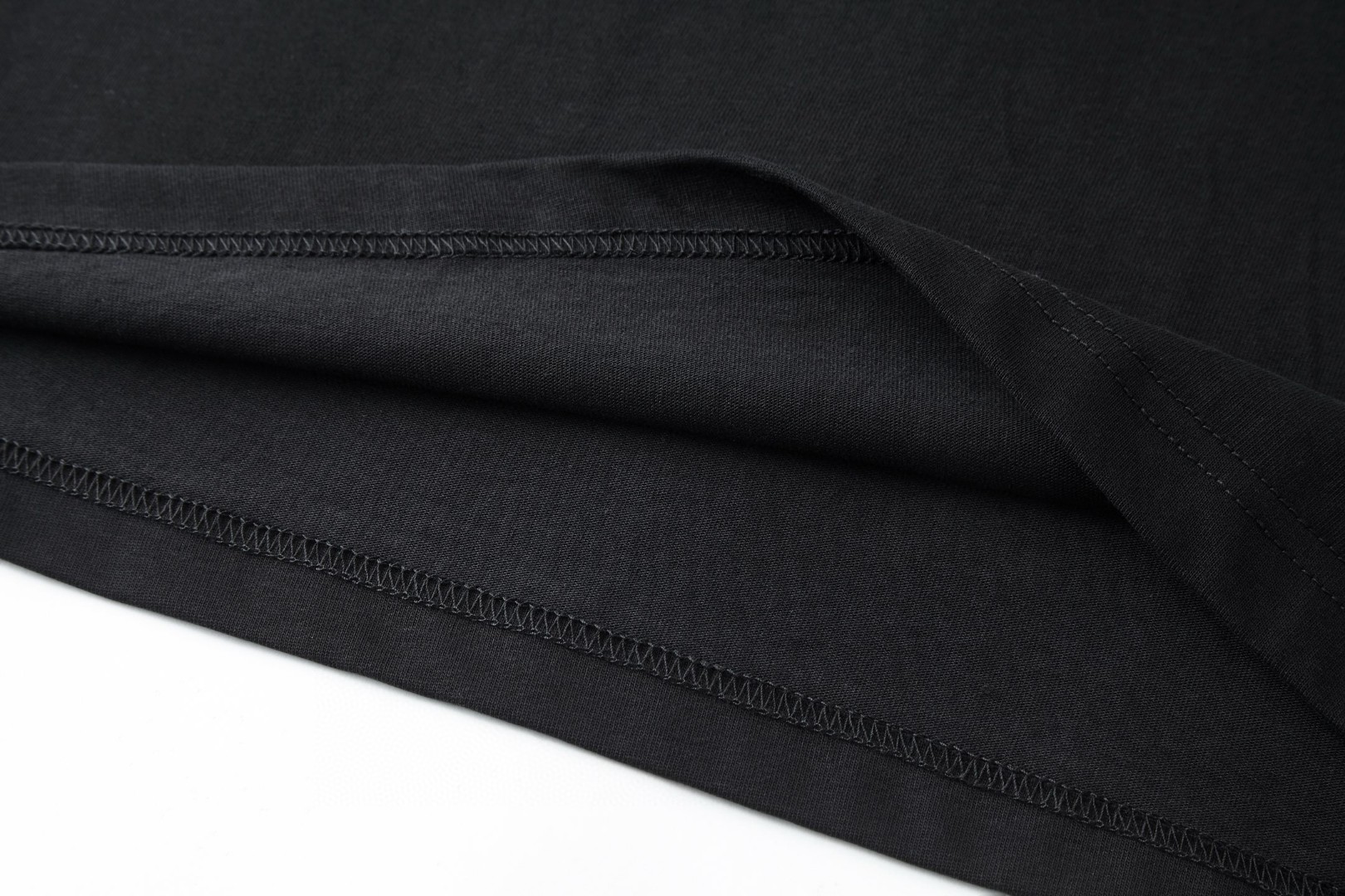 LOUIS VUITTON 路易威登 刺绣珠片标识短袖 T恤 黑色 A2 1AJCFH