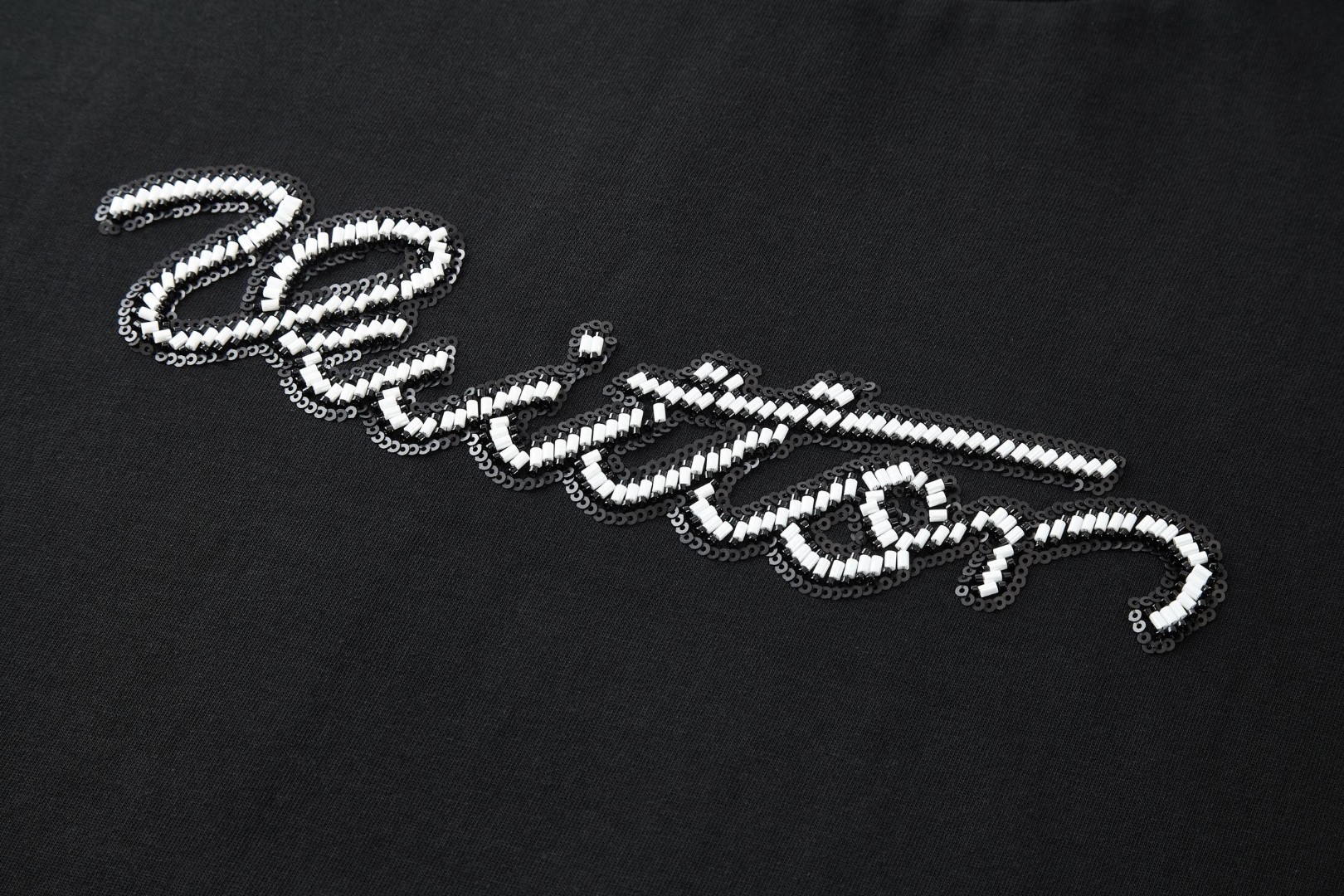 LOUIS VUITTON 路易威登 刺绣珠片标识短袖 T恤 黑色 A2 1AJCFH