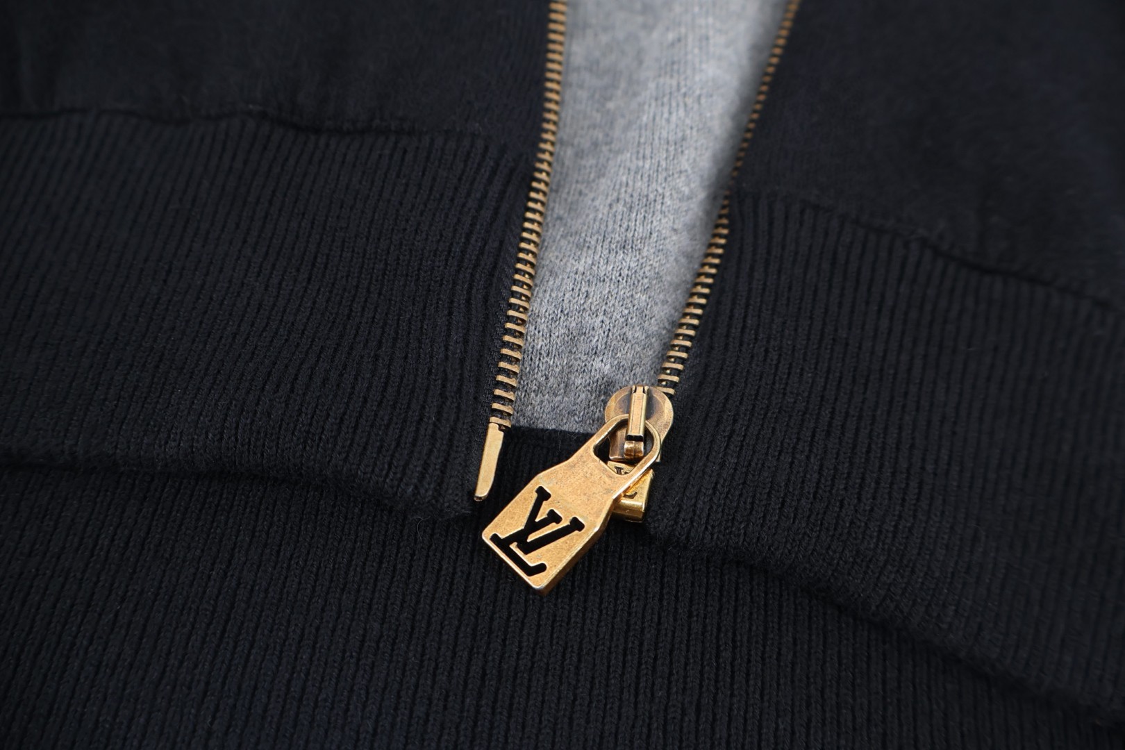 LOUIS VUITTON 路易威登 提花螺纹拉链立领拉链毛织外套 夹克 长袖 黑色 灰色 C0 1AGJWH