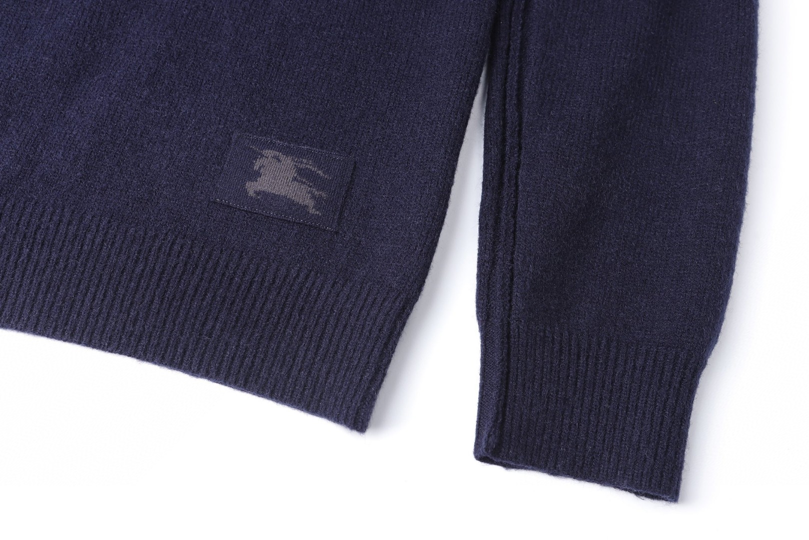 Burberry 巴宝莉 纯色圆领羊绒毛衣 针织衫 长袖 藏蓝色 B0