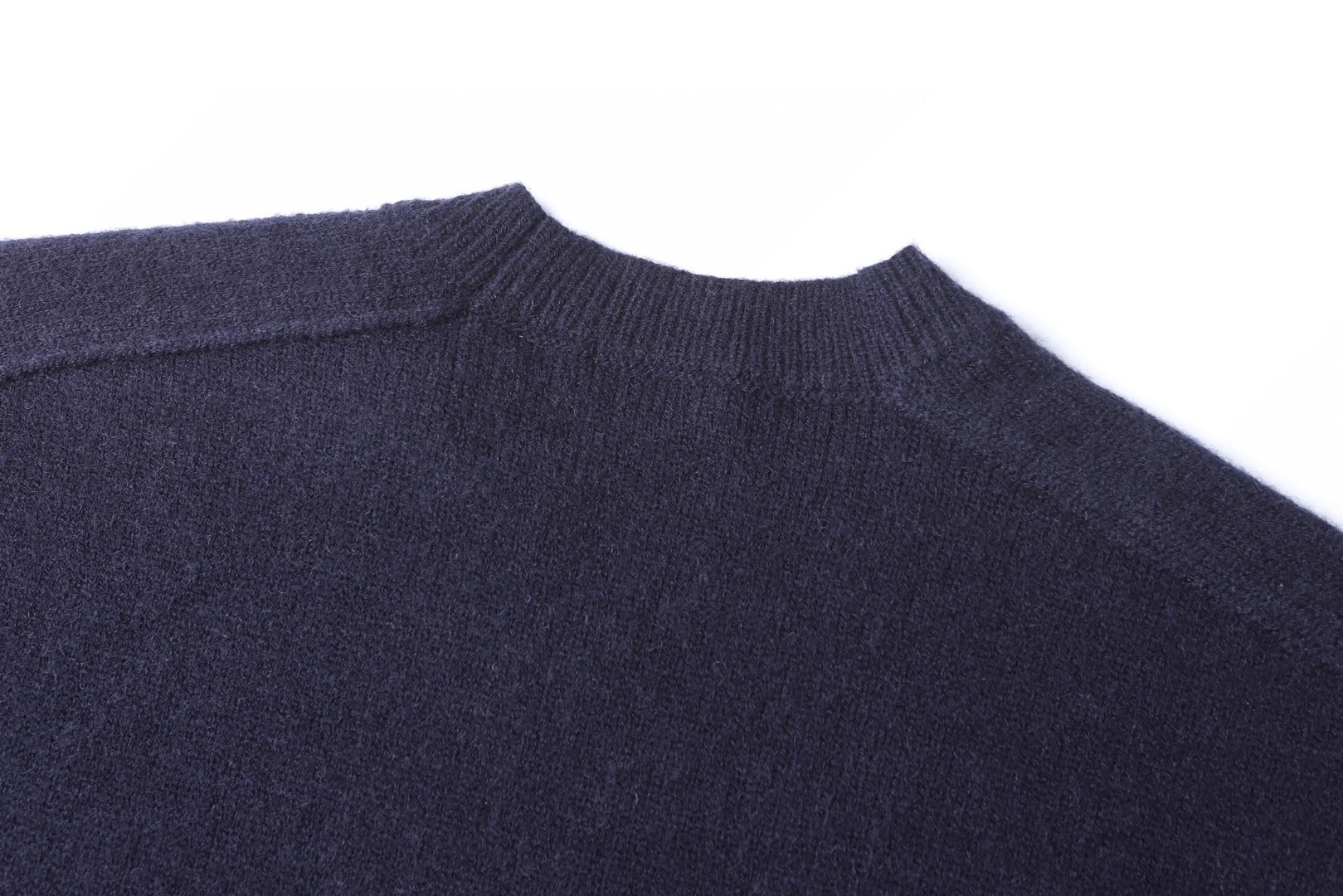 Burberry 巴宝莉 纯色圆领羊绒毛衣 针织衫 长袖 藏蓝色 B0