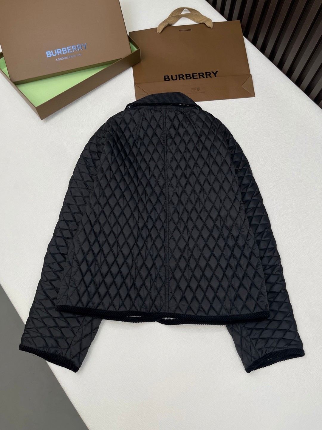 Burberry 巴宝莉 绗缝尼龙棉服外套 夹克 短款 长袖 银灰色 黑色 C0 81169731