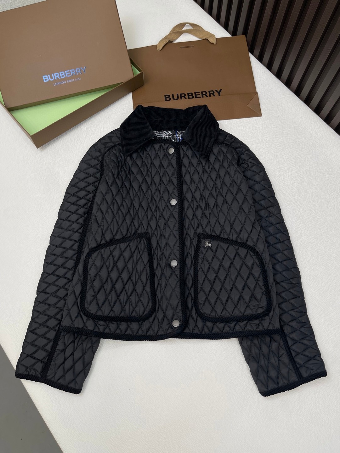 Burberry 巴宝莉 绗缝尼龙棉服外套 夹克 短款 长袖 银灰色 黑色 C0 81169731