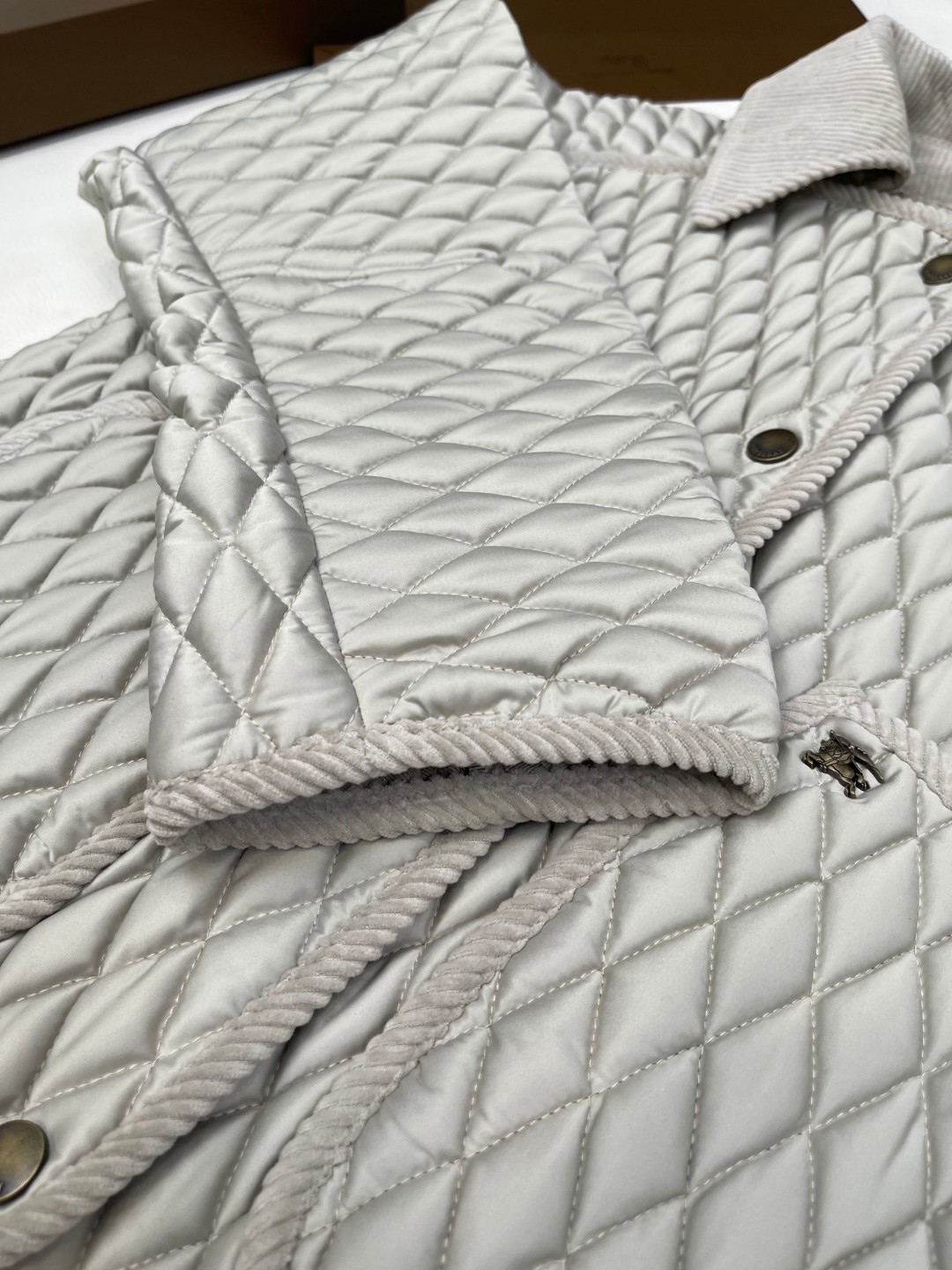 Burberry 巴宝莉 绗缝尼龙棉服外套 夹克 短款 长袖 银灰色 黑色 C0 81169731