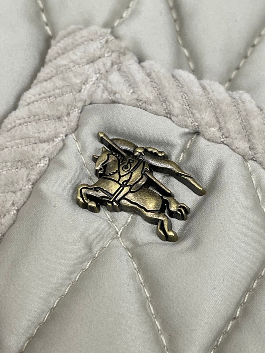 Burberry 巴宝莉 绗缝尼龙棉服外套 夹克 短款 长袖 银灰色 黑色 C0 81169731