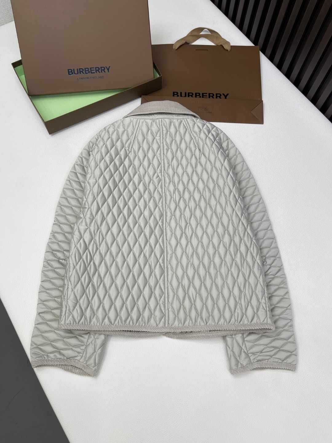 Burberry 巴宝莉 绗缝尼龙棉服外套 夹克 短款 长袖 银灰色 黑色 C0 81169731