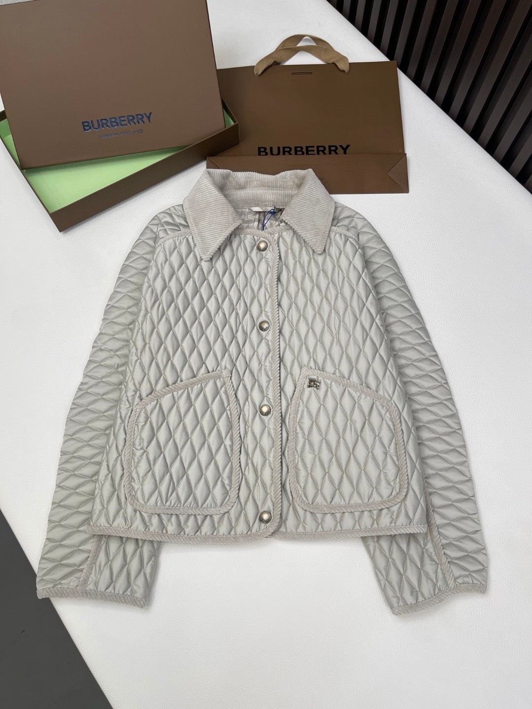 Burberry 巴宝莉 绗缝尼龙棉服外套 夹克 短款 长袖 银灰色 黑色 C0 81169731