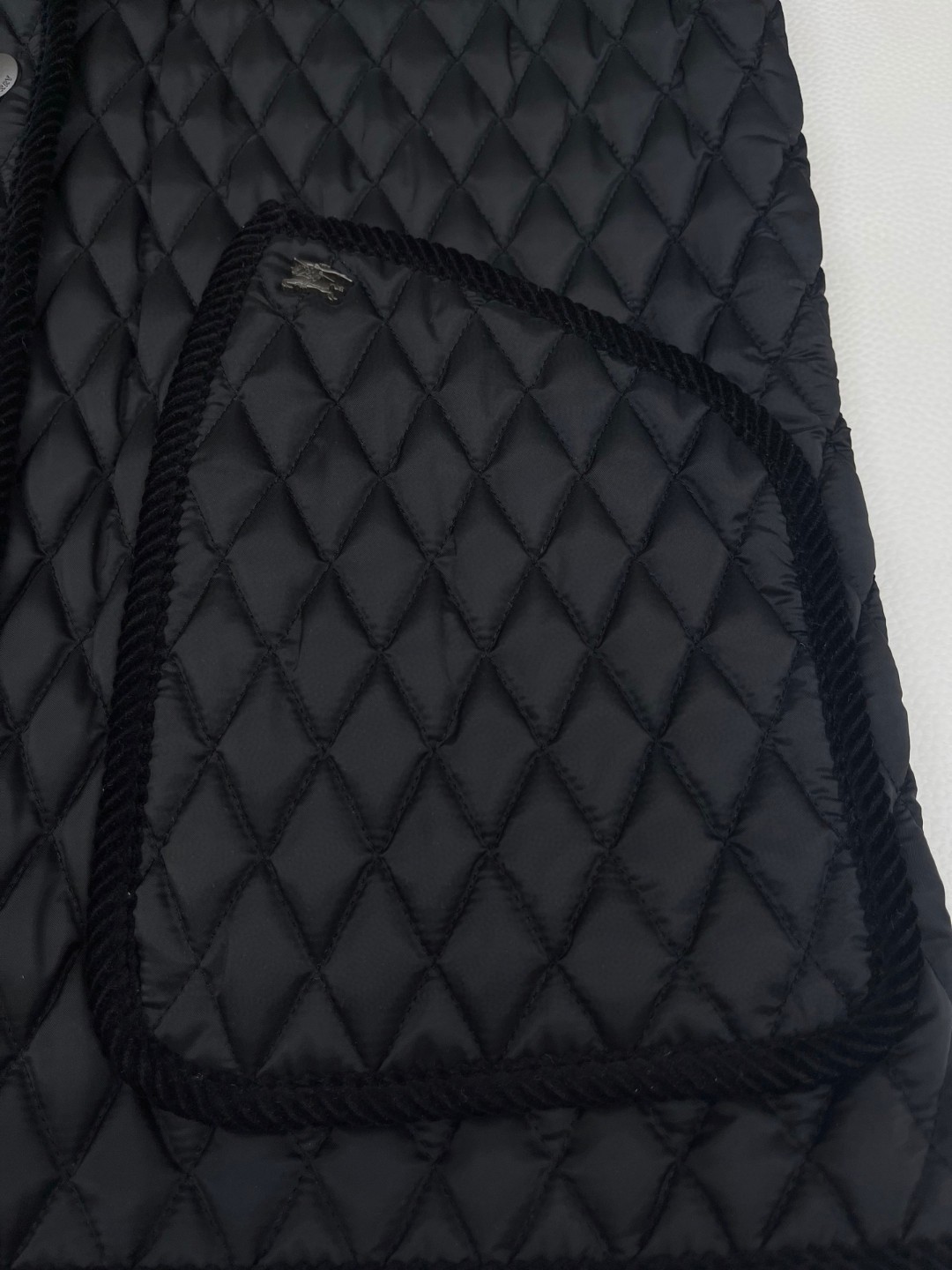 Burberry 巴宝莉 菱格纹绗缝尼龙外套 棉服 夹克 中长款 长袖 黑色 C5 81136031