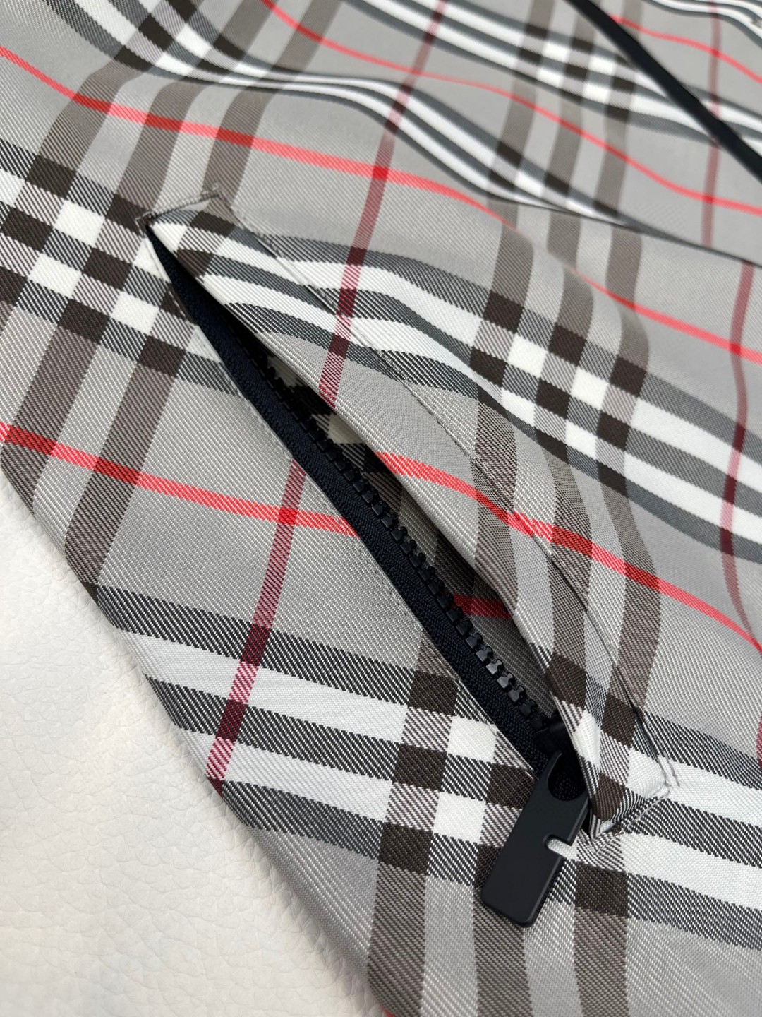 Burberry 巴宝莉 双面两穿格纹连帽外套 夹克 长袖 短款 红色 灰色 B5 881151591