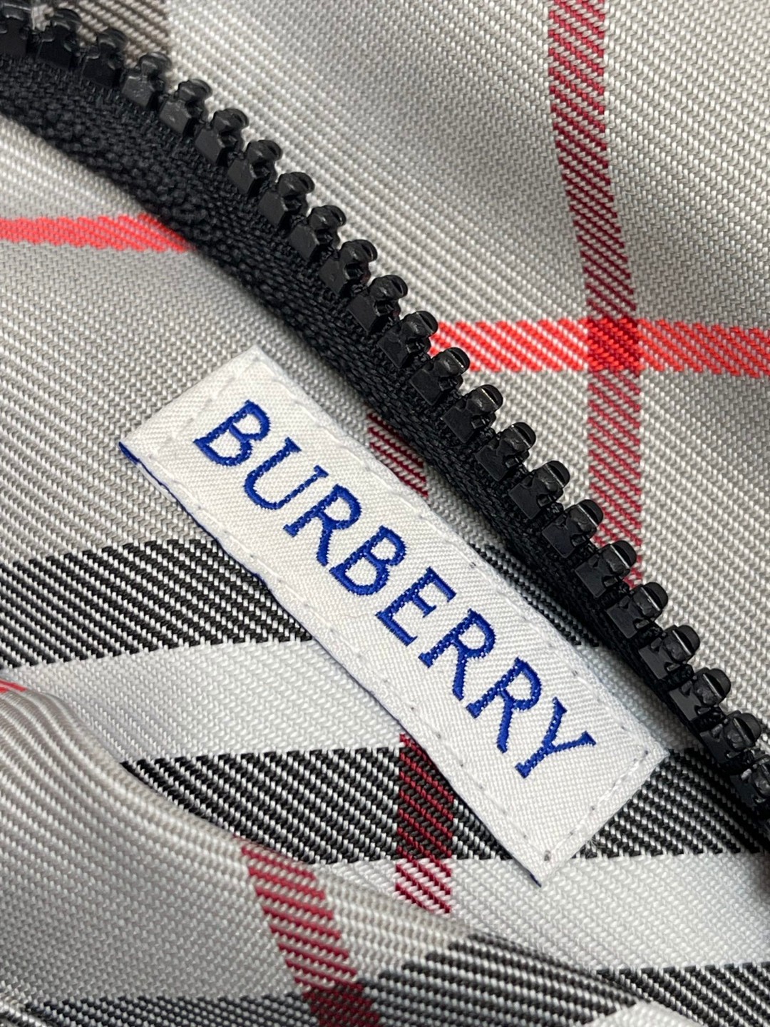 Burberry 巴宝莉 双面两穿格纹连帽外套 夹克 长袖 短款 红色 灰色 B5 881151591