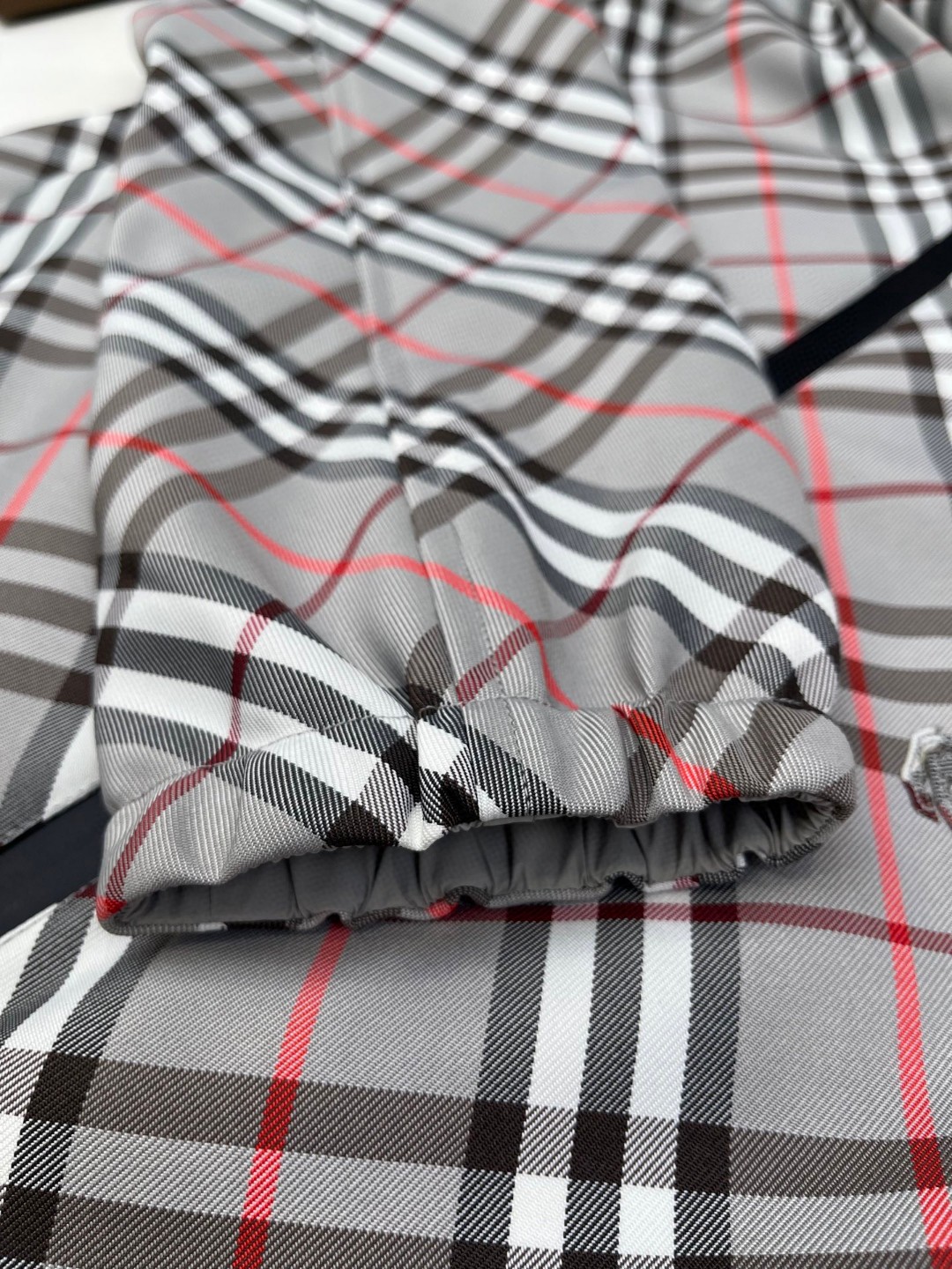 Burberry 巴宝莉 双面两穿格纹连帽外套 夹克 长袖 短款 红色 灰色 B5 881151591