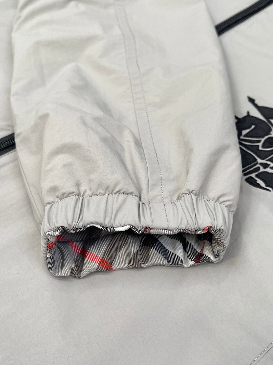 Burberry 巴宝莉 双面两穿格纹连帽外套 夹克 长袖 短款 红色 灰色 B5 881151591