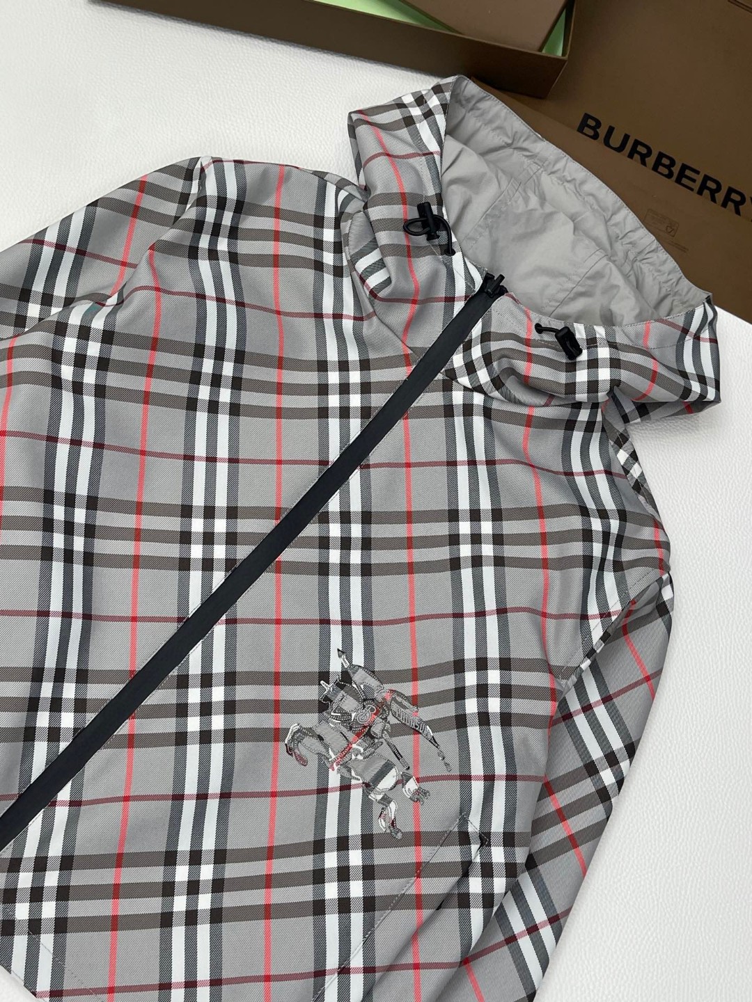 Burberry 巴宝莉 双面两穿格纹连帽外套 夹克 长袖 短款 红色 灰色 B5 881151591
