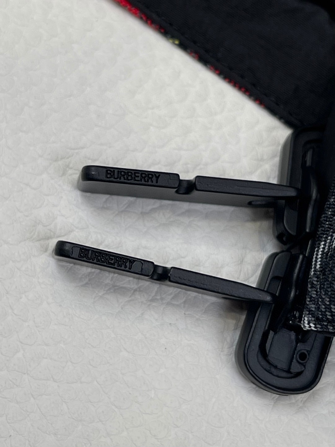 Burberry 巴宝莉 双面两穿格纹连帽外套 夹克 长袖 短款 红色 灰色 B5 881151591